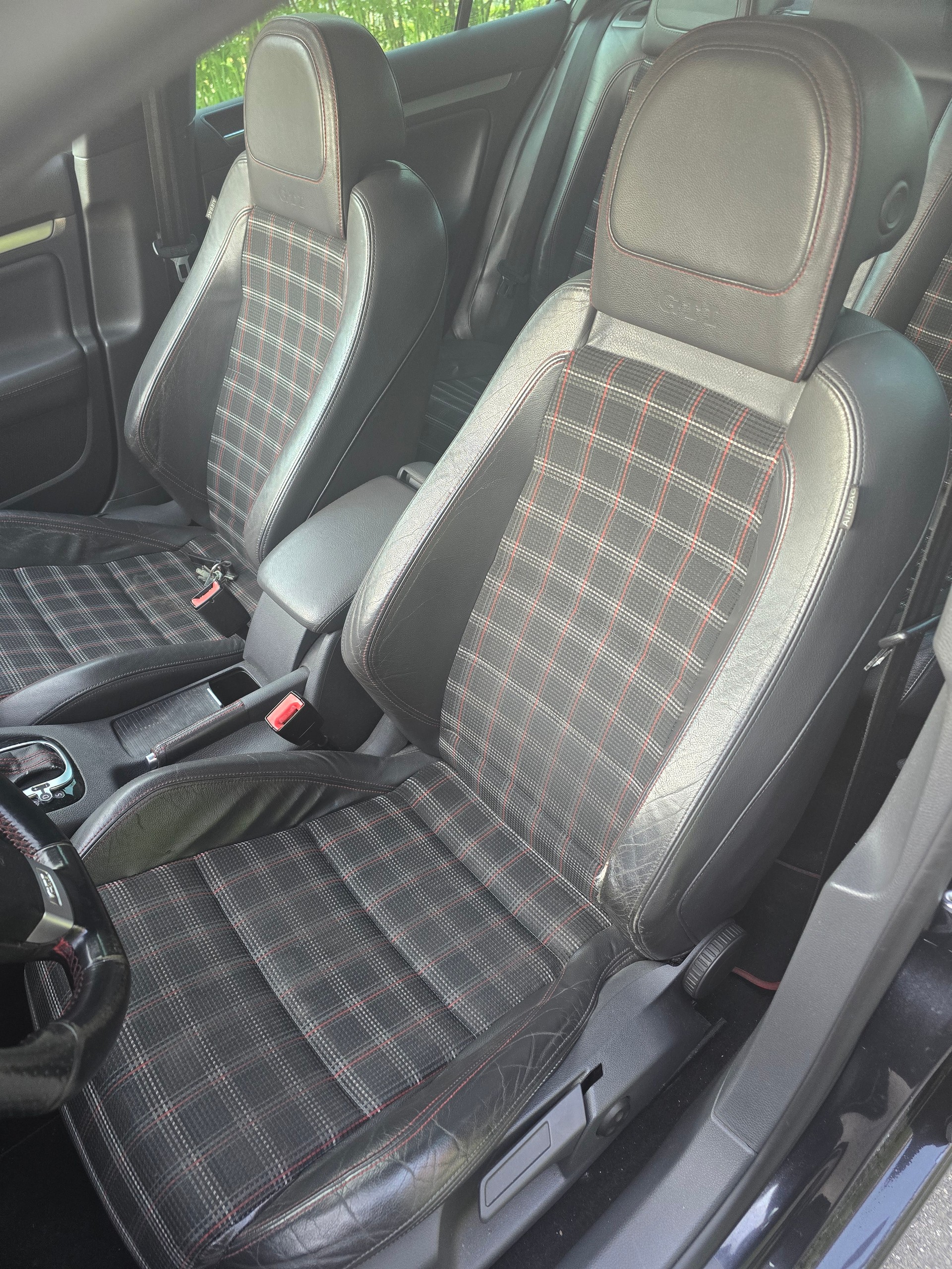 VW Golf 2.0 TFSI GTI Edition 30-image-9