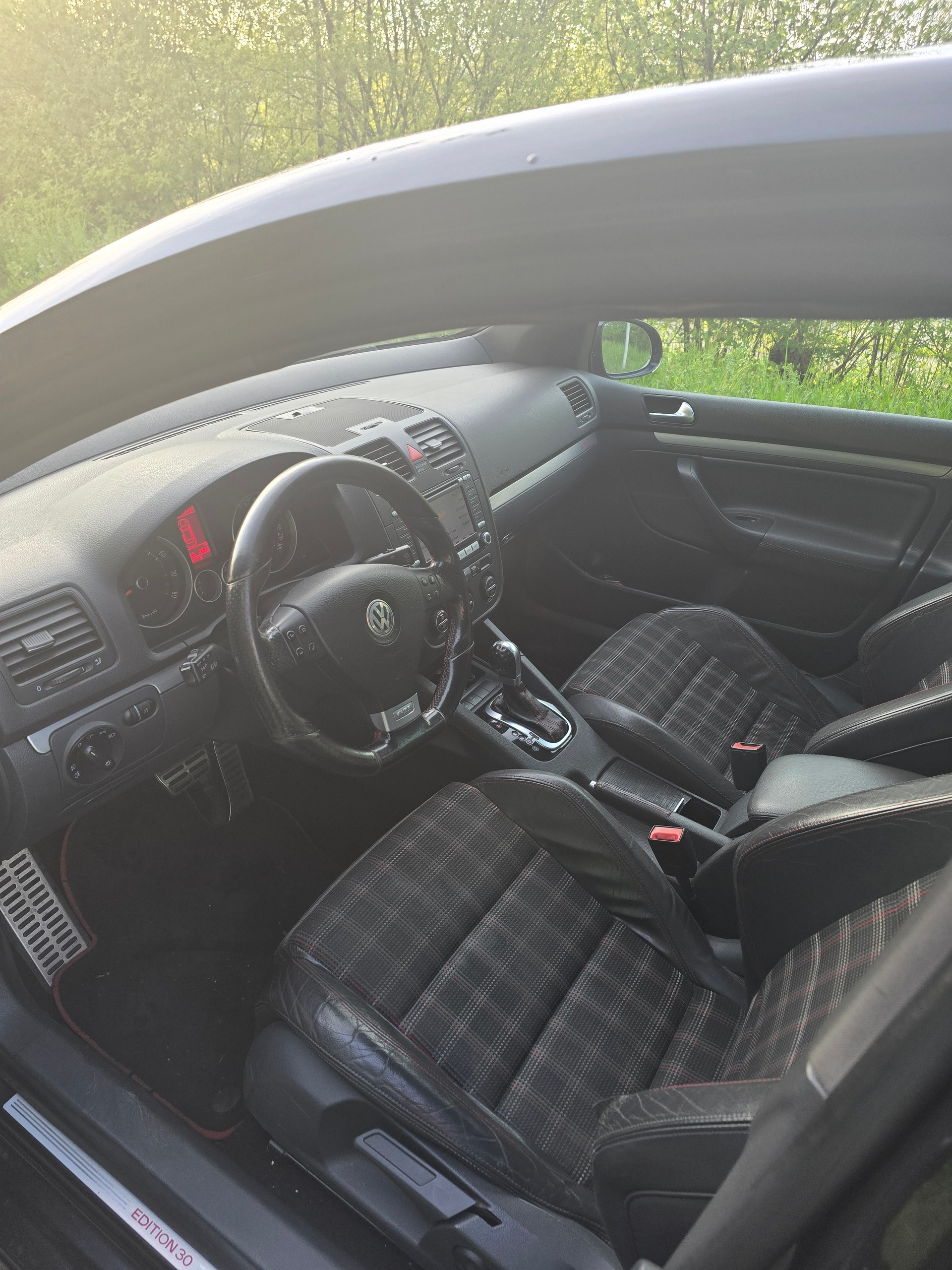VW Golf 2.0 TFSI GTI Edition 30-image-8