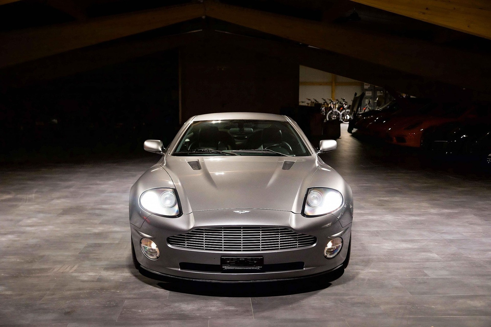 ASTON MARTIN Vanquish V12 5.9-48-image-2
