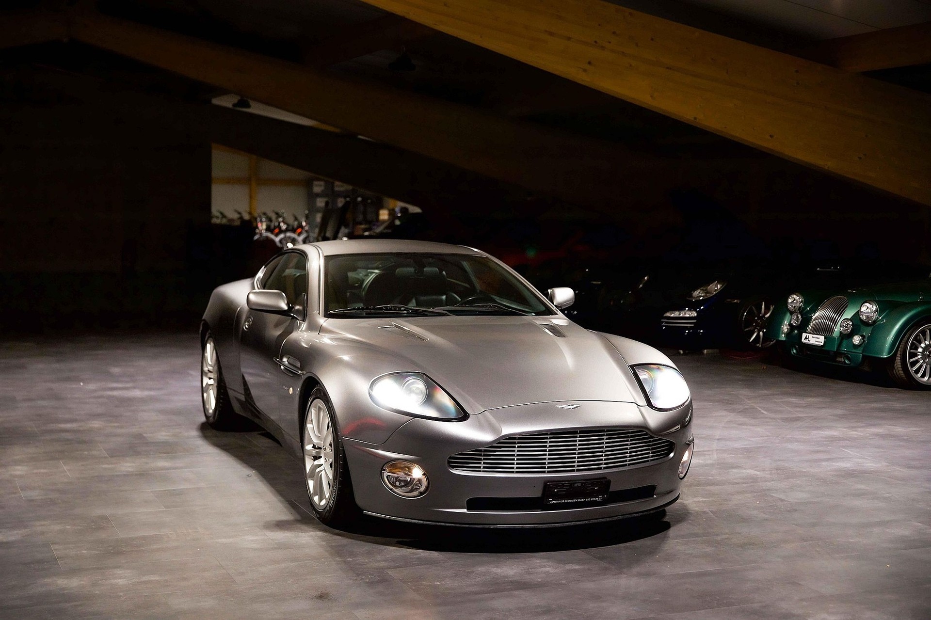 ASTON MARTIN Vanquish V12 5.9-48-image-1