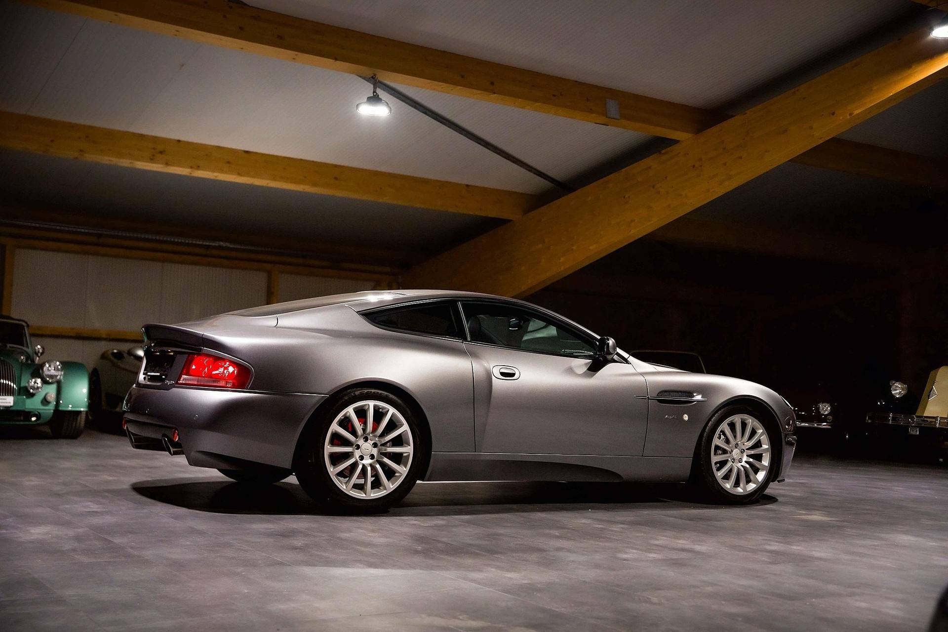 ASTON MARTIN Vanquish V12 5.9-48-image-5