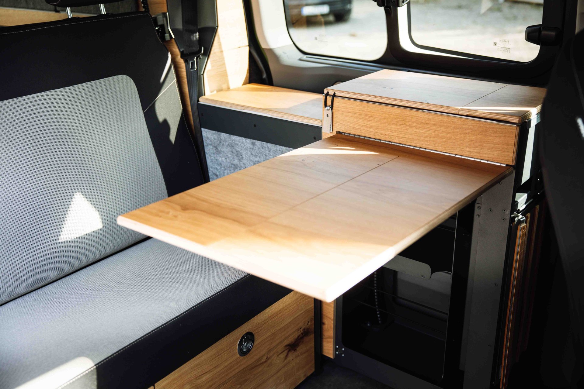 VW Caravelle SpaceCamper Classic+ *4Motion Automatik * 2 Schiebetüren. Kein VW New California Ocean Coast Beach!-image-25
