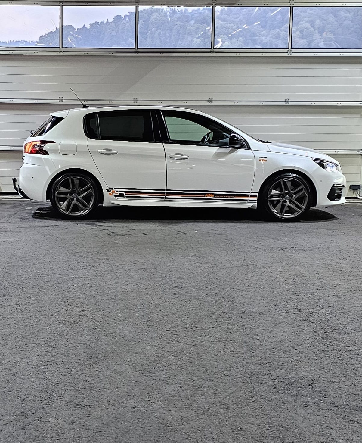 PEUGEOT 308 2.0 BlueHDI GT EAT8 *CH Fahrzeug* *Frisch ab MFK 29.09.25*-image-5
