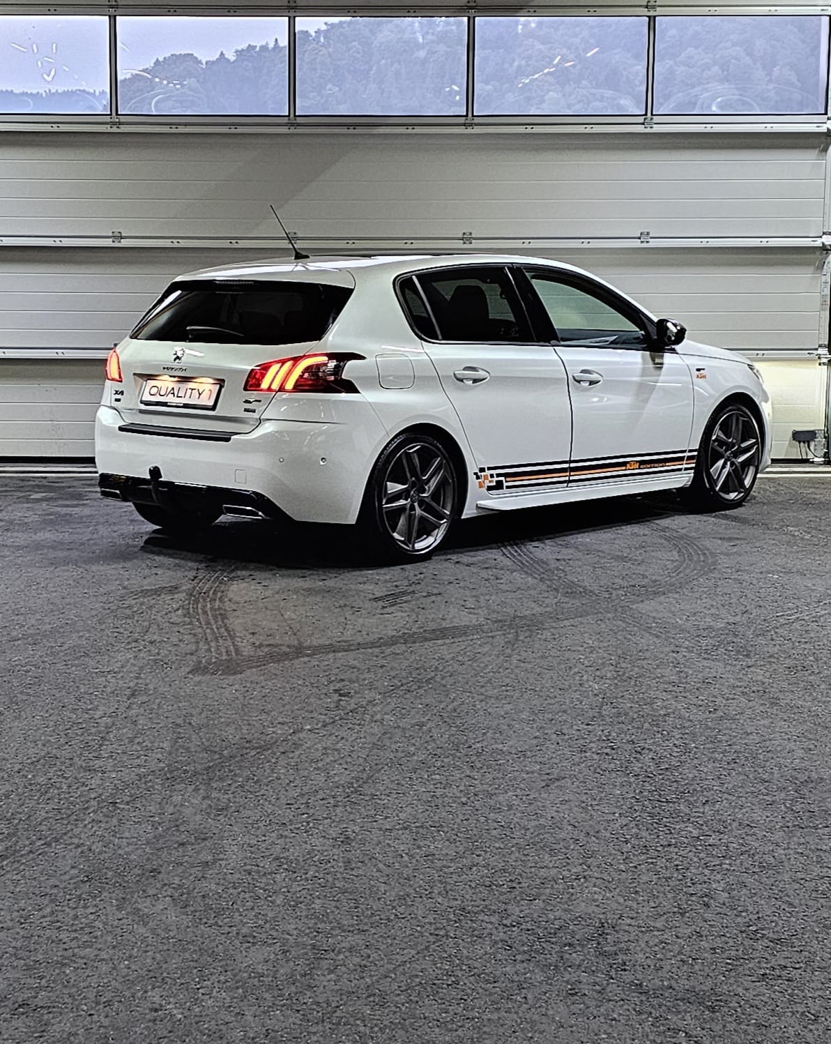 PEUGEOT 308 2.0 BlueHDI GT EAT8 *CH Fahrzeug* *Frisch ab MFK 29.09.25*-image-4