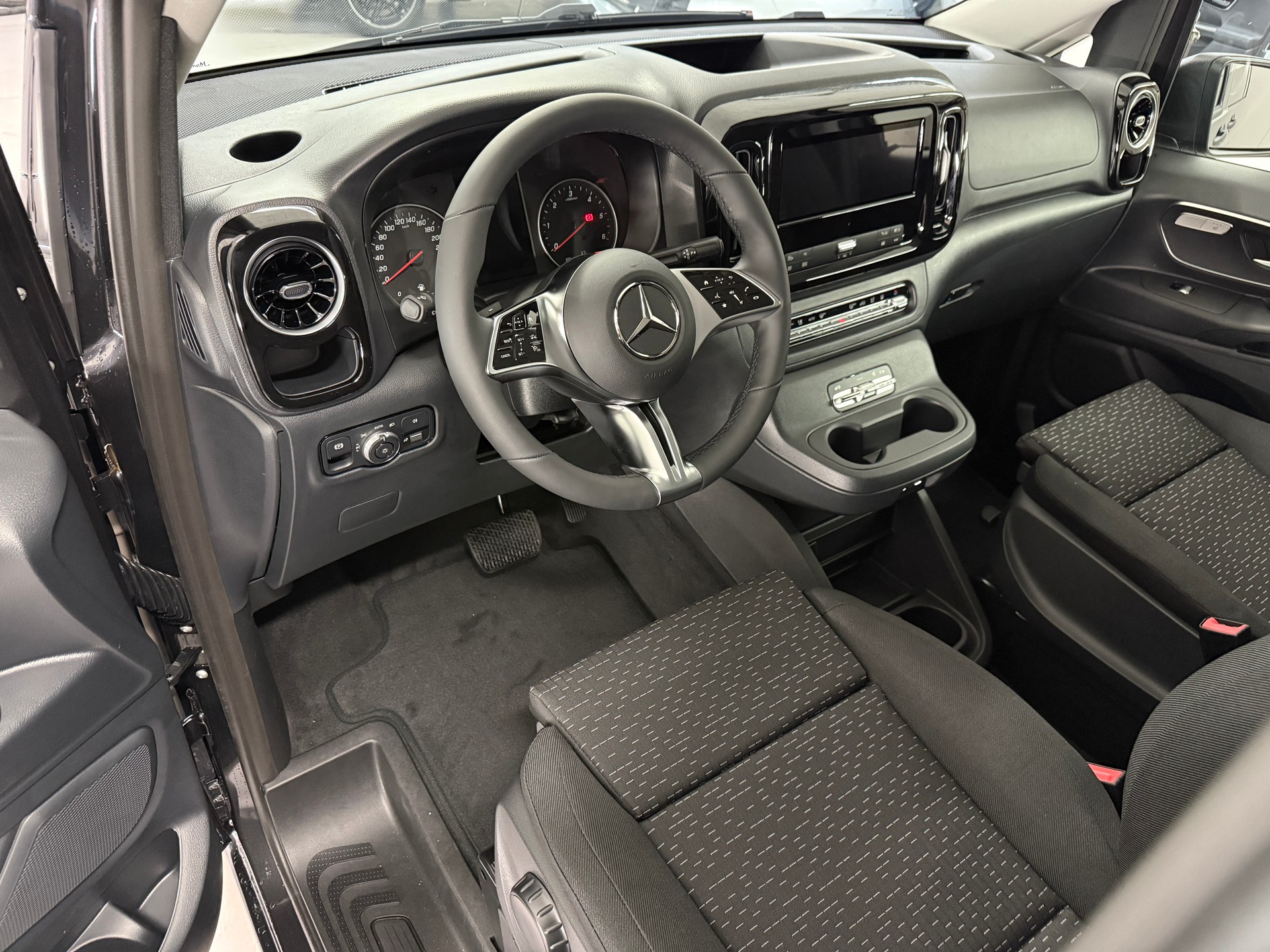 MERCEDES-BENZ Vito 116 CDI 4MATIC Tourer SELECT Family 3200mm L-image-6