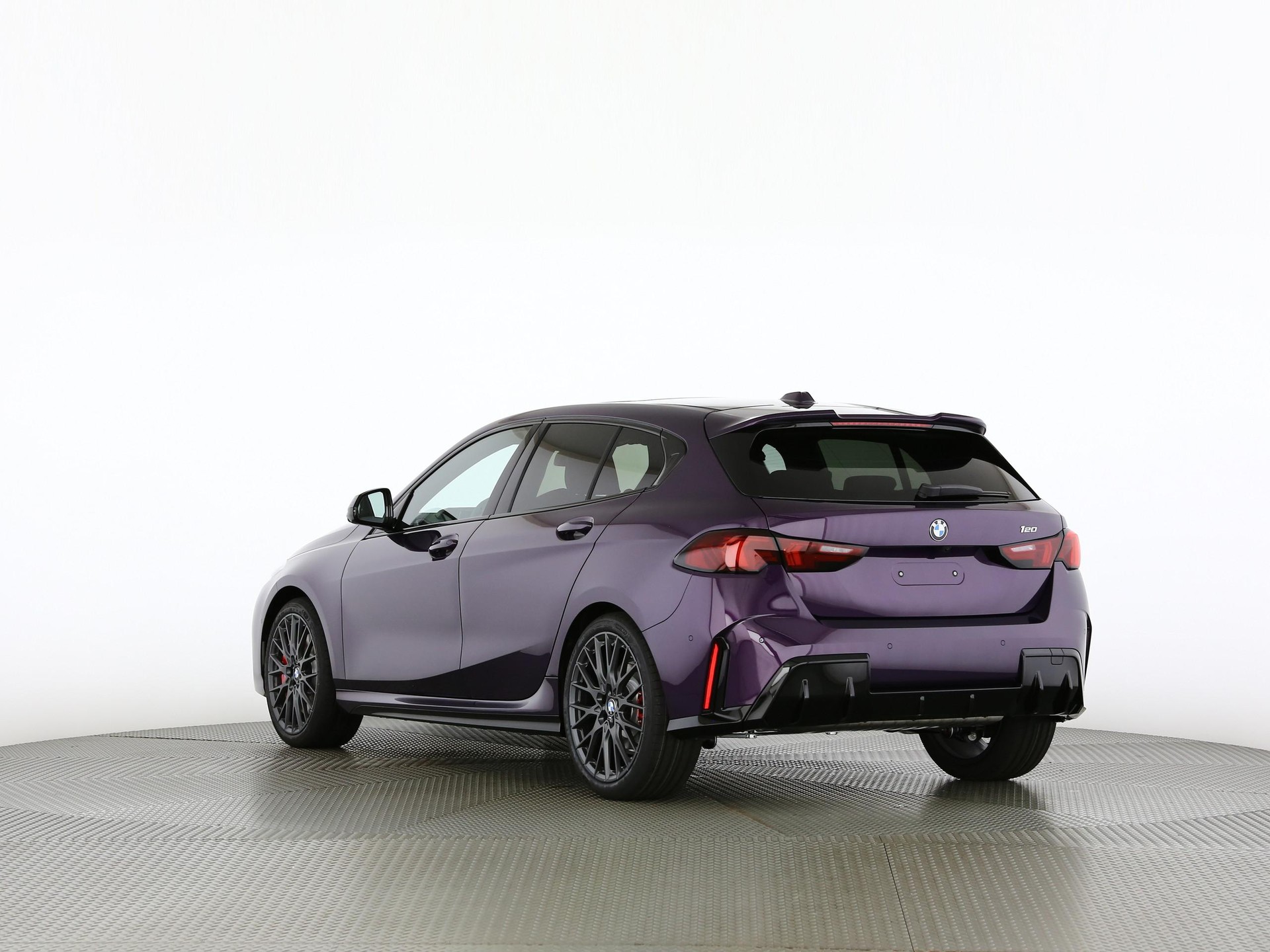 BMW 120i-image-15