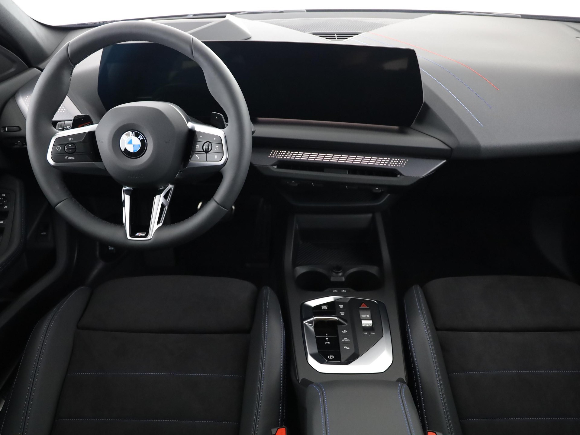 BMW 120i-image-5