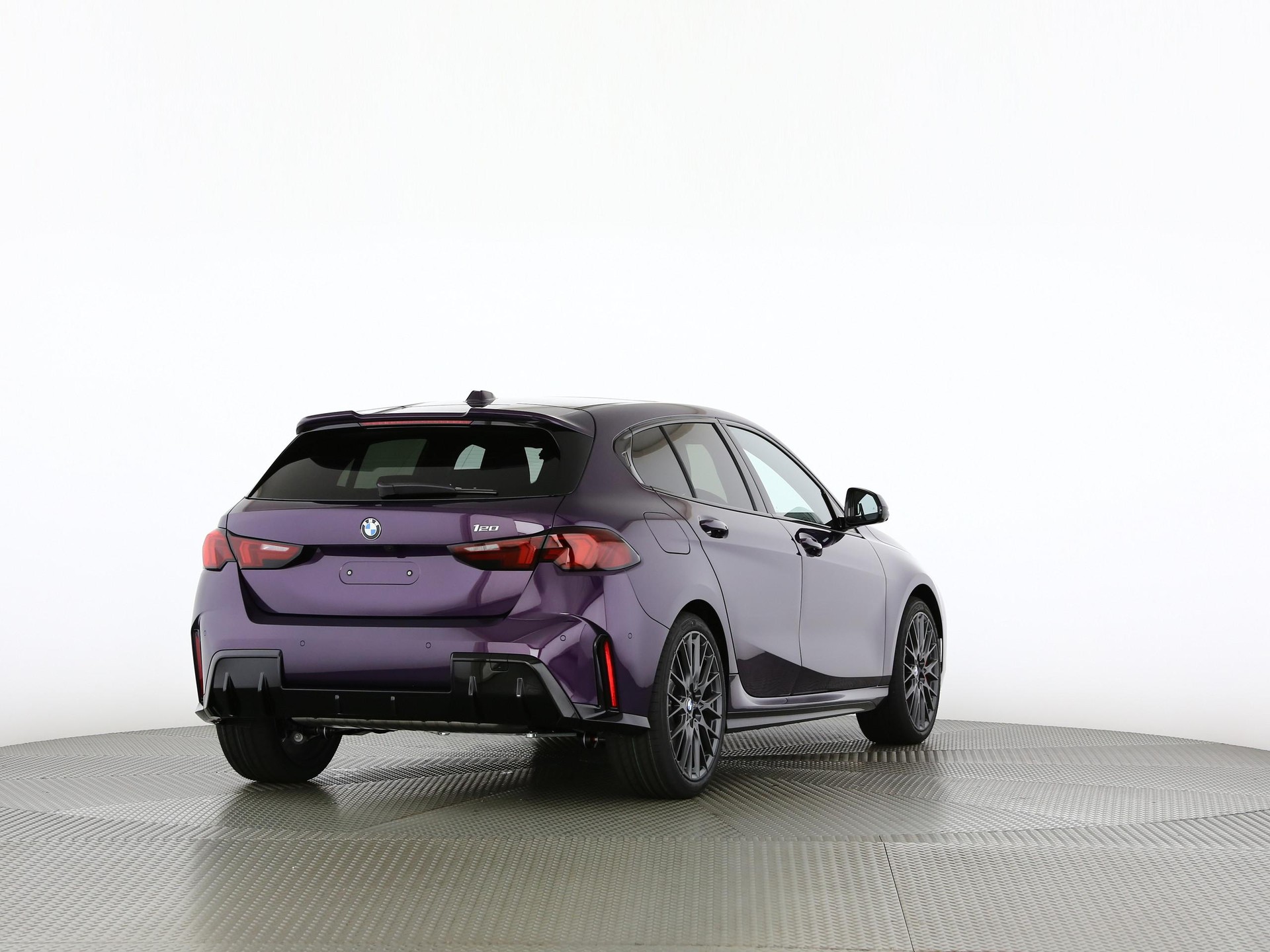BMW 120i-image-18
