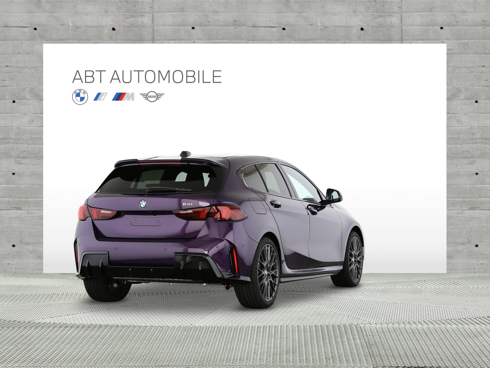 BMW 120i-image-2