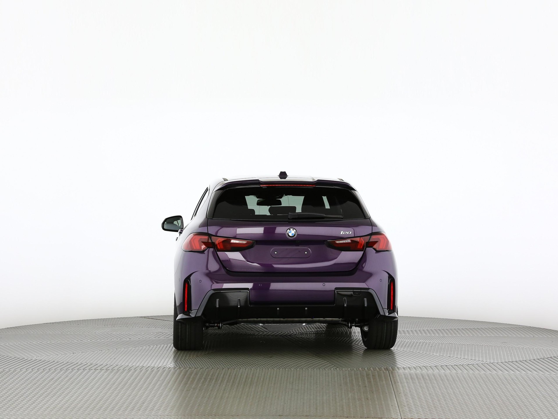 BMW 120i-image-16