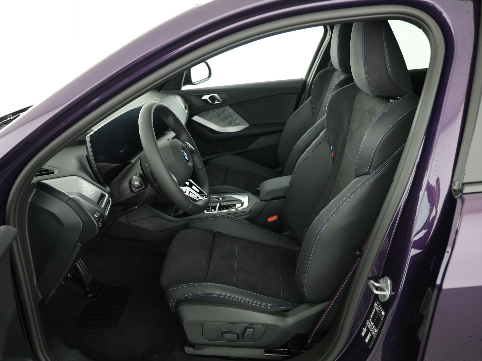 BMW 120i-image-4
