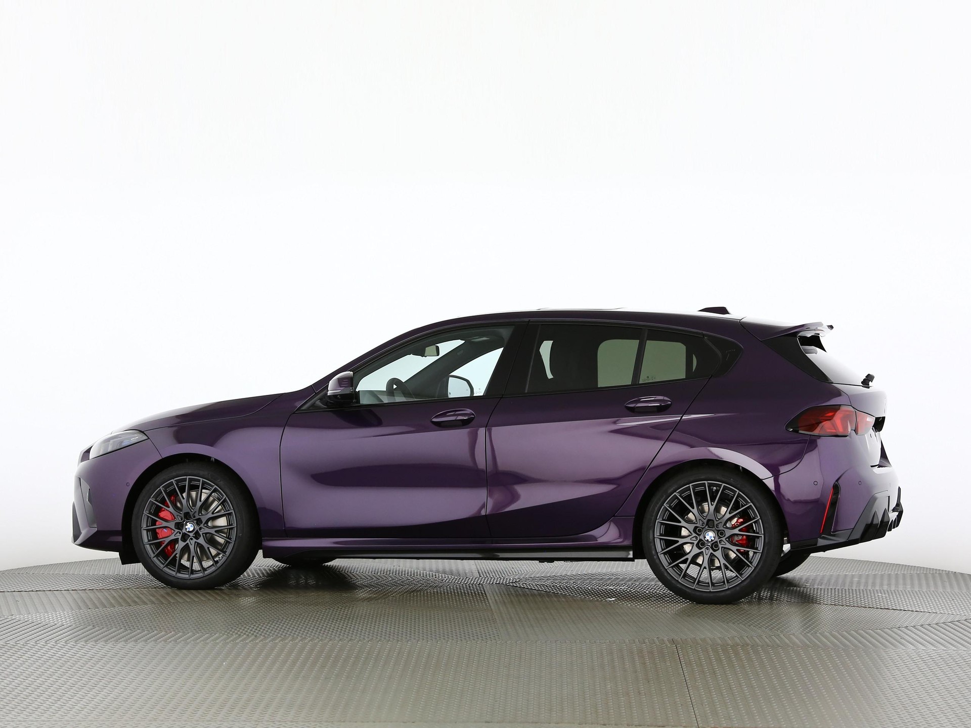 BMW 120i-image-12