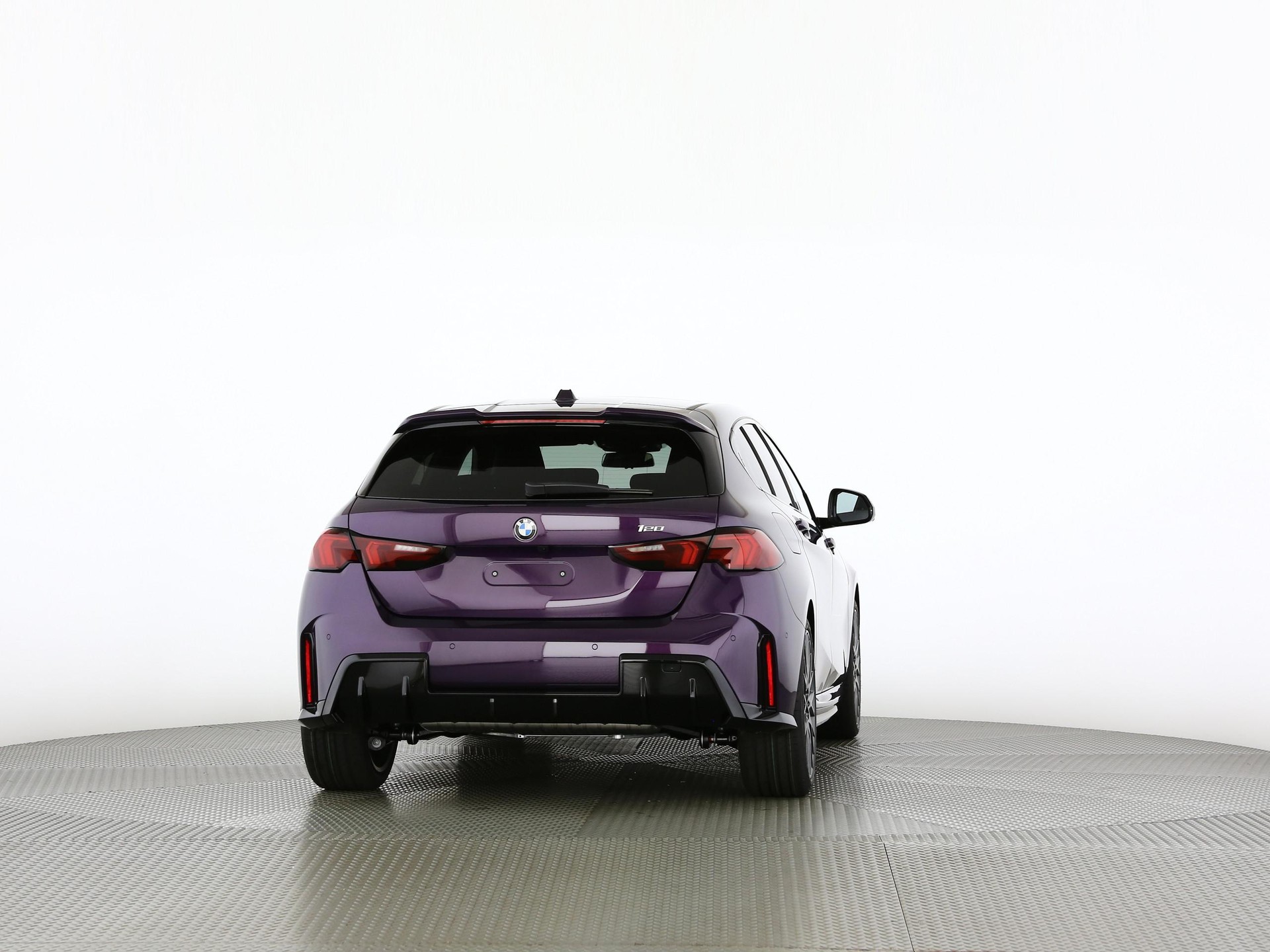 BMW 120i-image-17