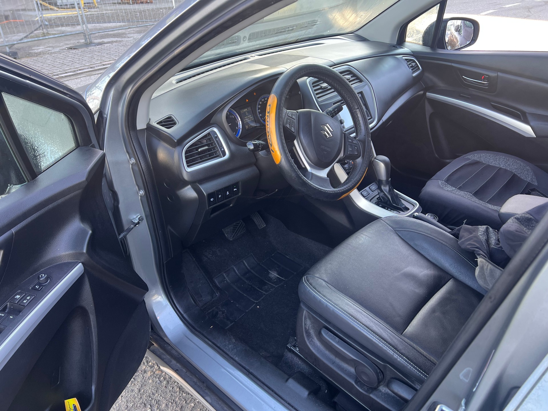 SUZUKI SX4 S-Cross 1.6 16V Sergio Cellano Top 4WD CVT7-image-8