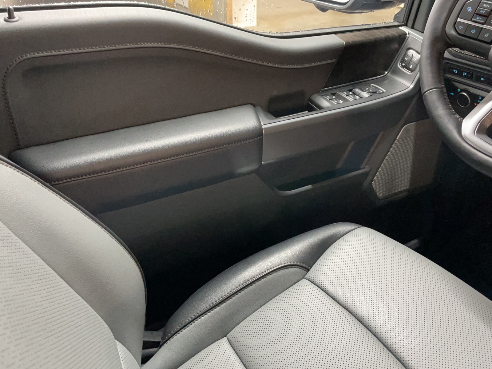 FORD F-150 Lightning DKab.Pick-up 98 kWh Lariat Launch Edition-image-10