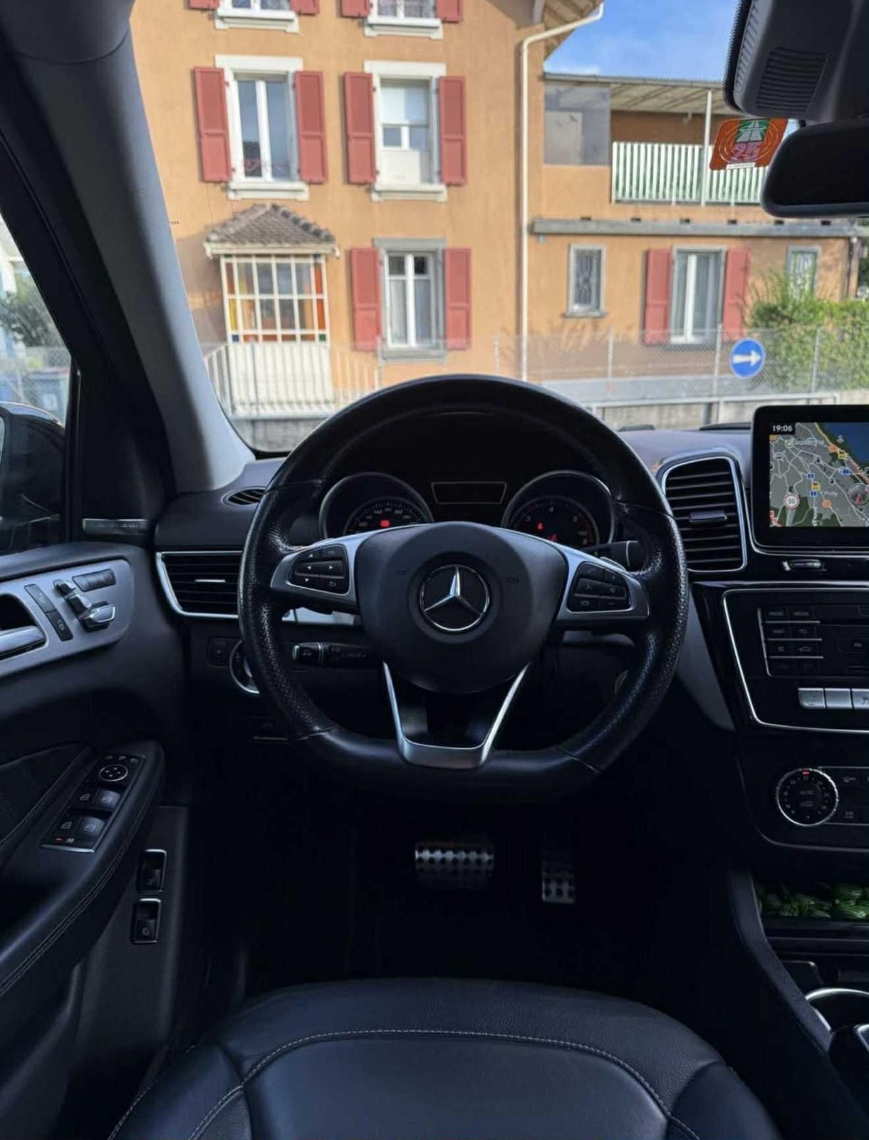 MERCEDES-BENZ GLE 350 d 4Matic 9G-Tronic-image-3