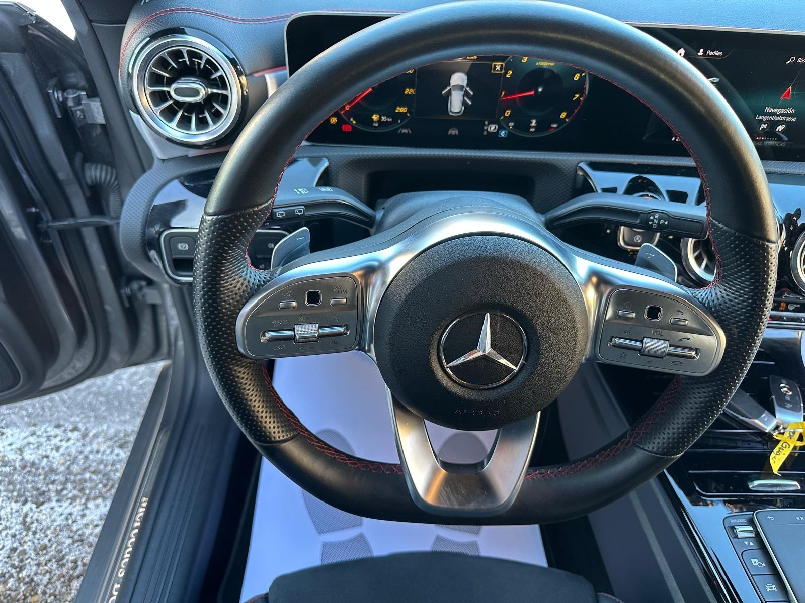 MERCEDES-BENZ CLA Shooting Brake 200 AMG Line 7G-DCT-image-10