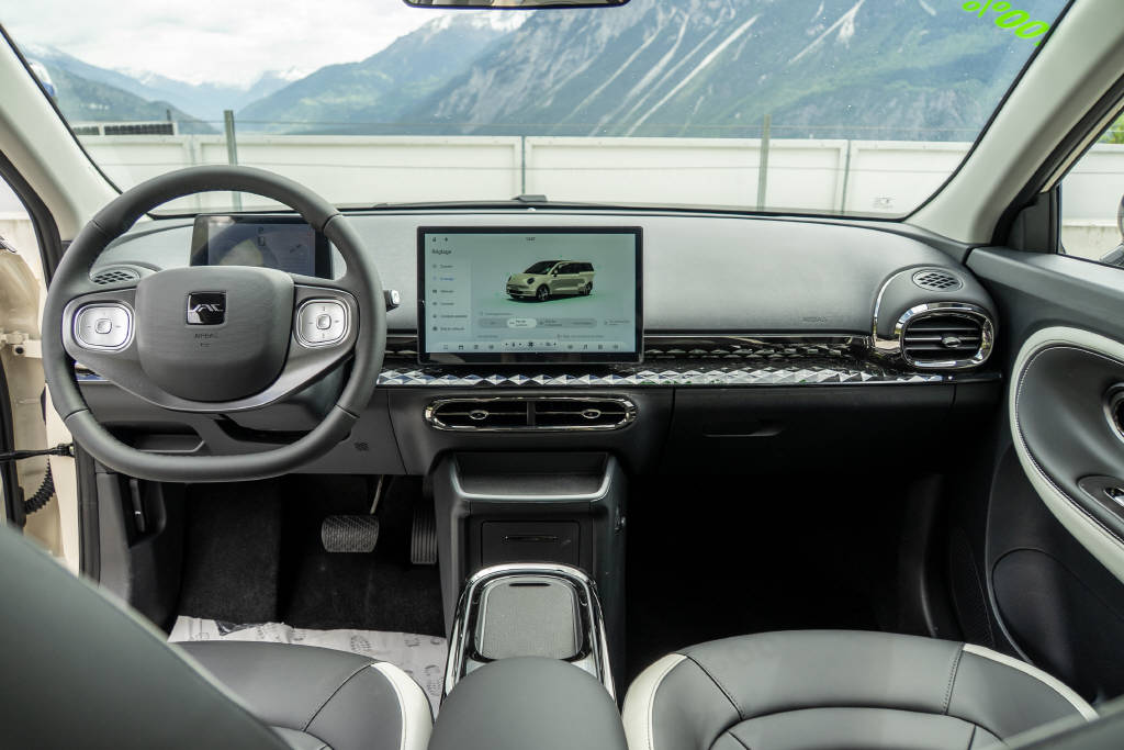 JAC E30X City-image-9