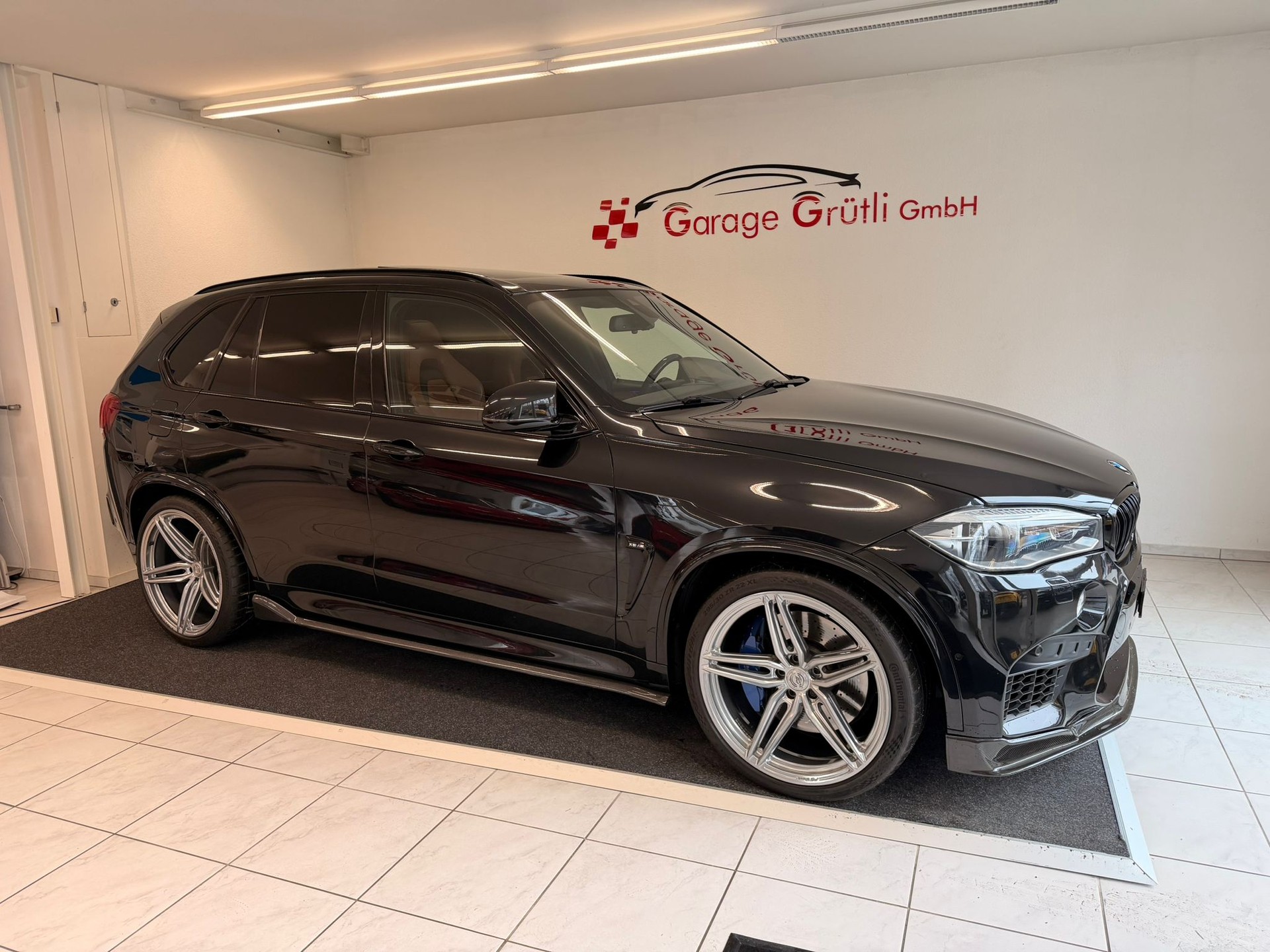 BMW X5M Steptronic-showroom-element-1