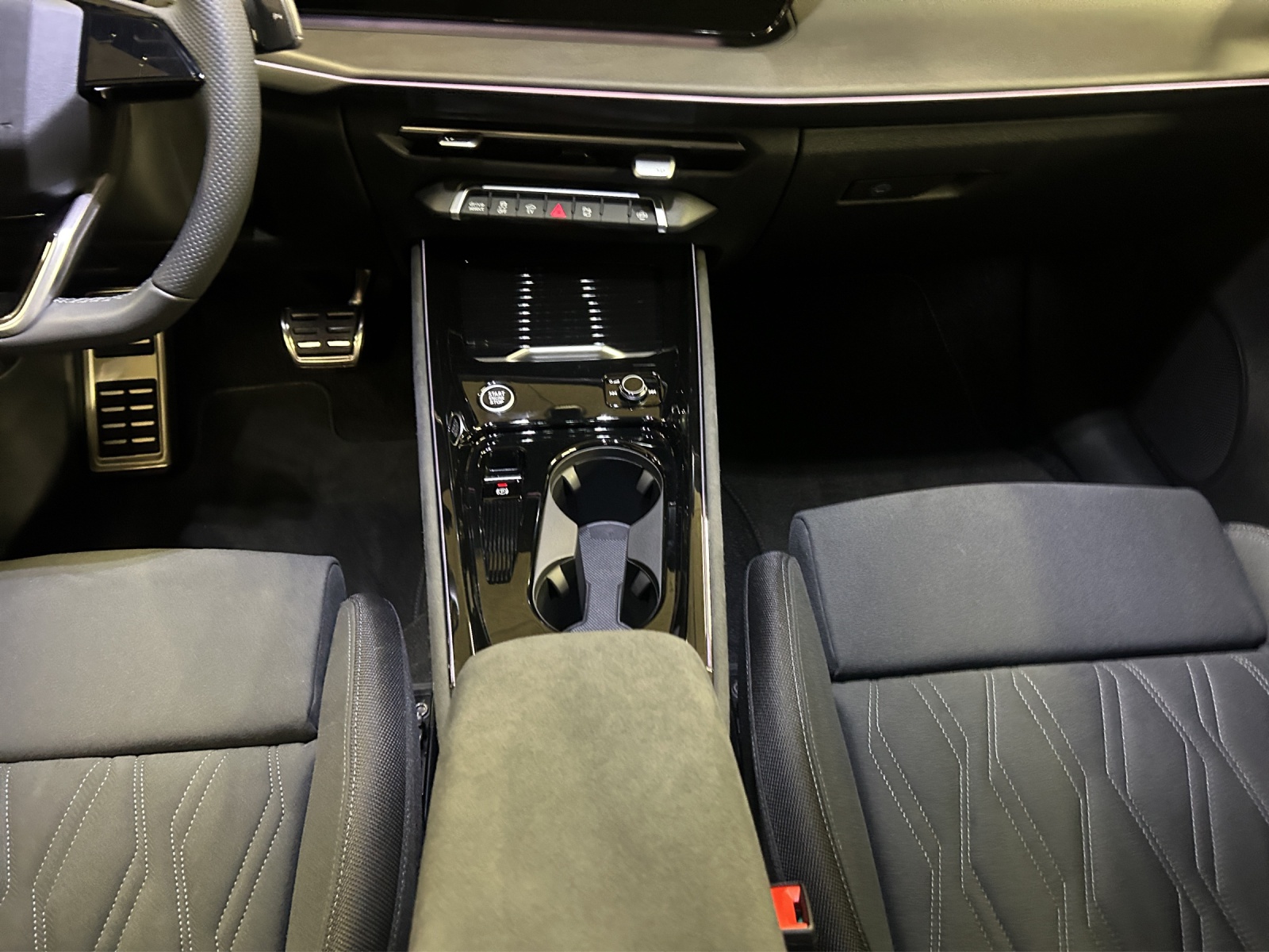 AUDI Q3 SUV e-hybrid 200 kW S tronig-image-10