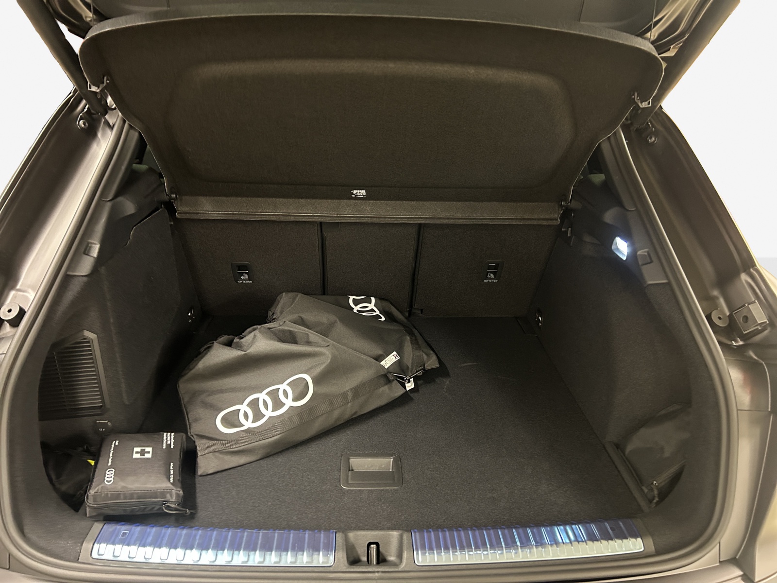 AUDI Q3 SUV e-hybrid 200 kW S tronig-image-12