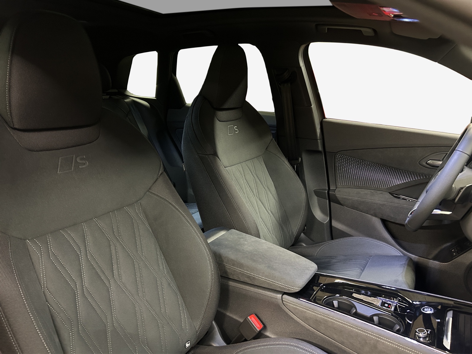AUDI Q3 SUV e-hybrid 200 kW S tronig-image-14