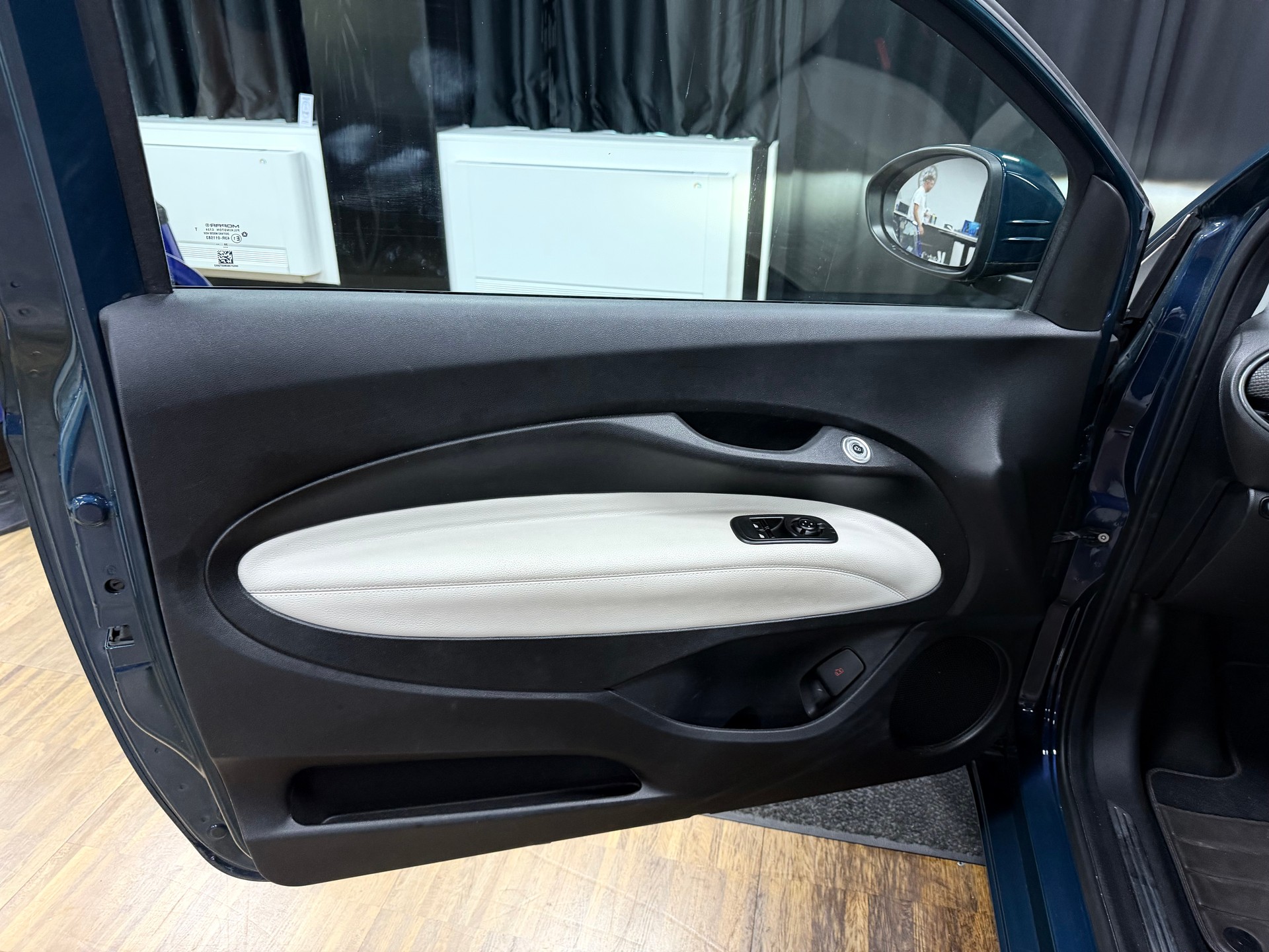FIAT 500 electric 87 kW La Prima By Bocelli-Cabrio-image-10