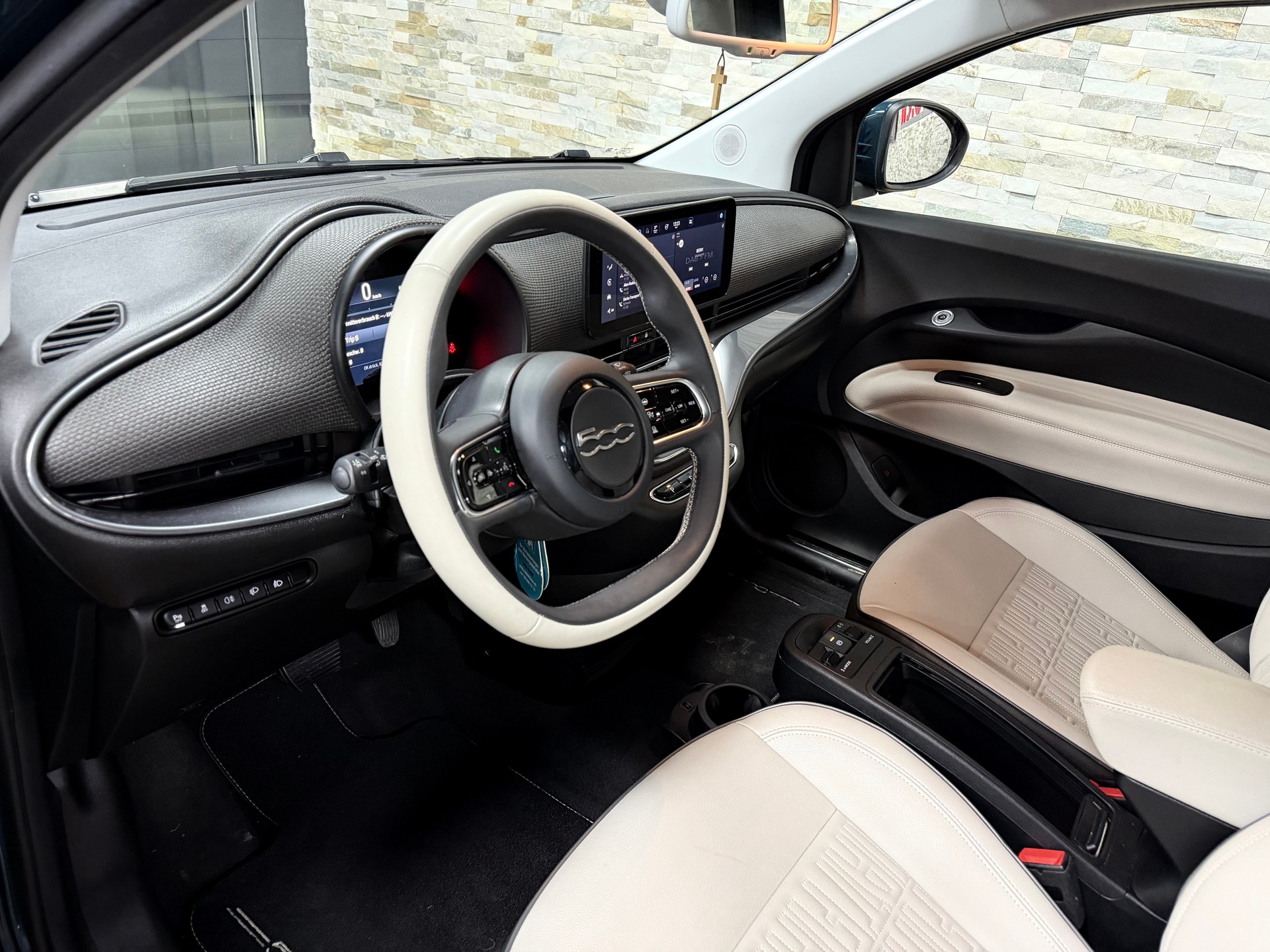 FIAT 500 electric 87 kW La Prima By Bocelli-Cabrio-image-12