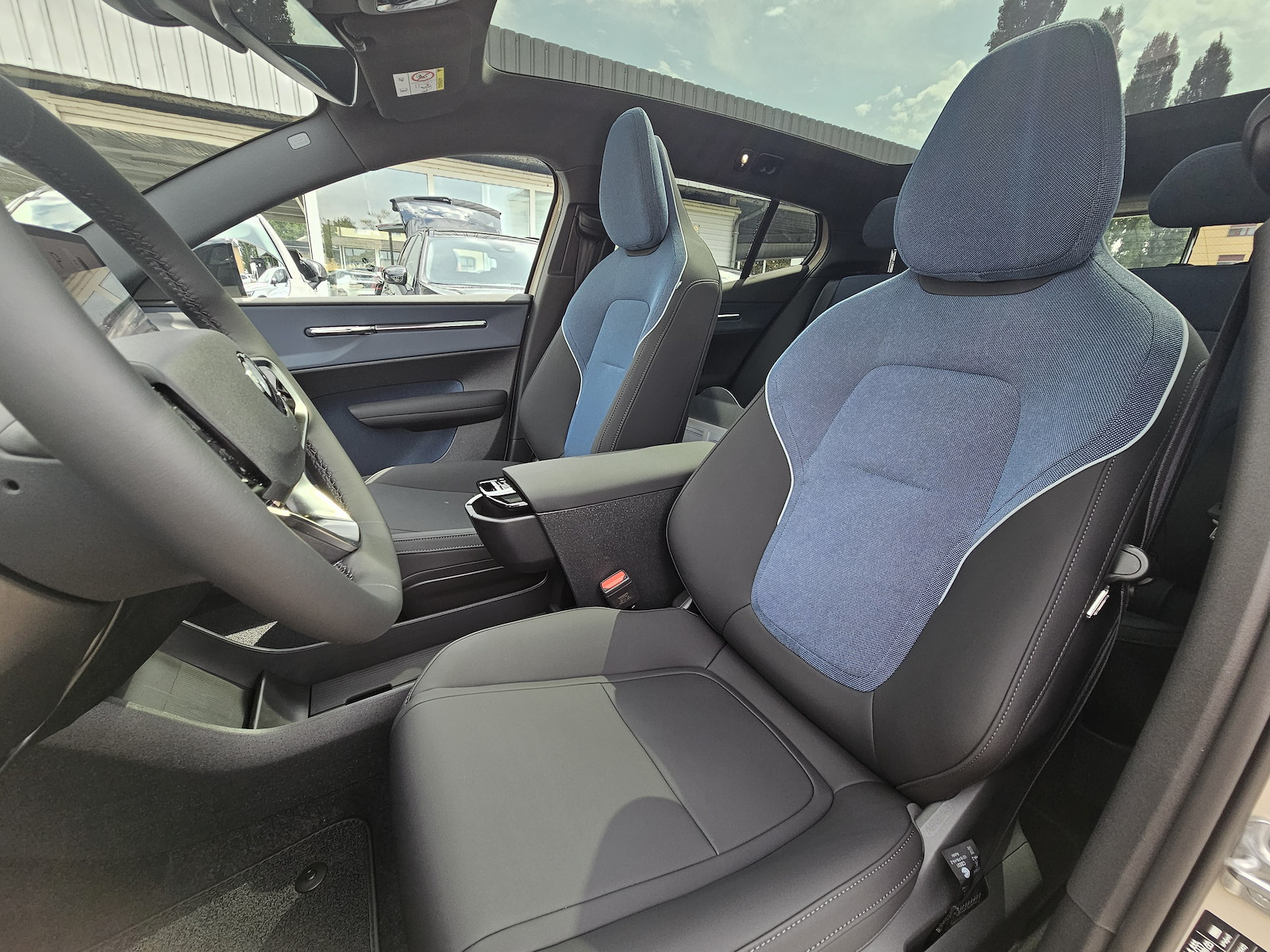 VOLVO EX 30 CC E60 Twin Performance AWD-image-7