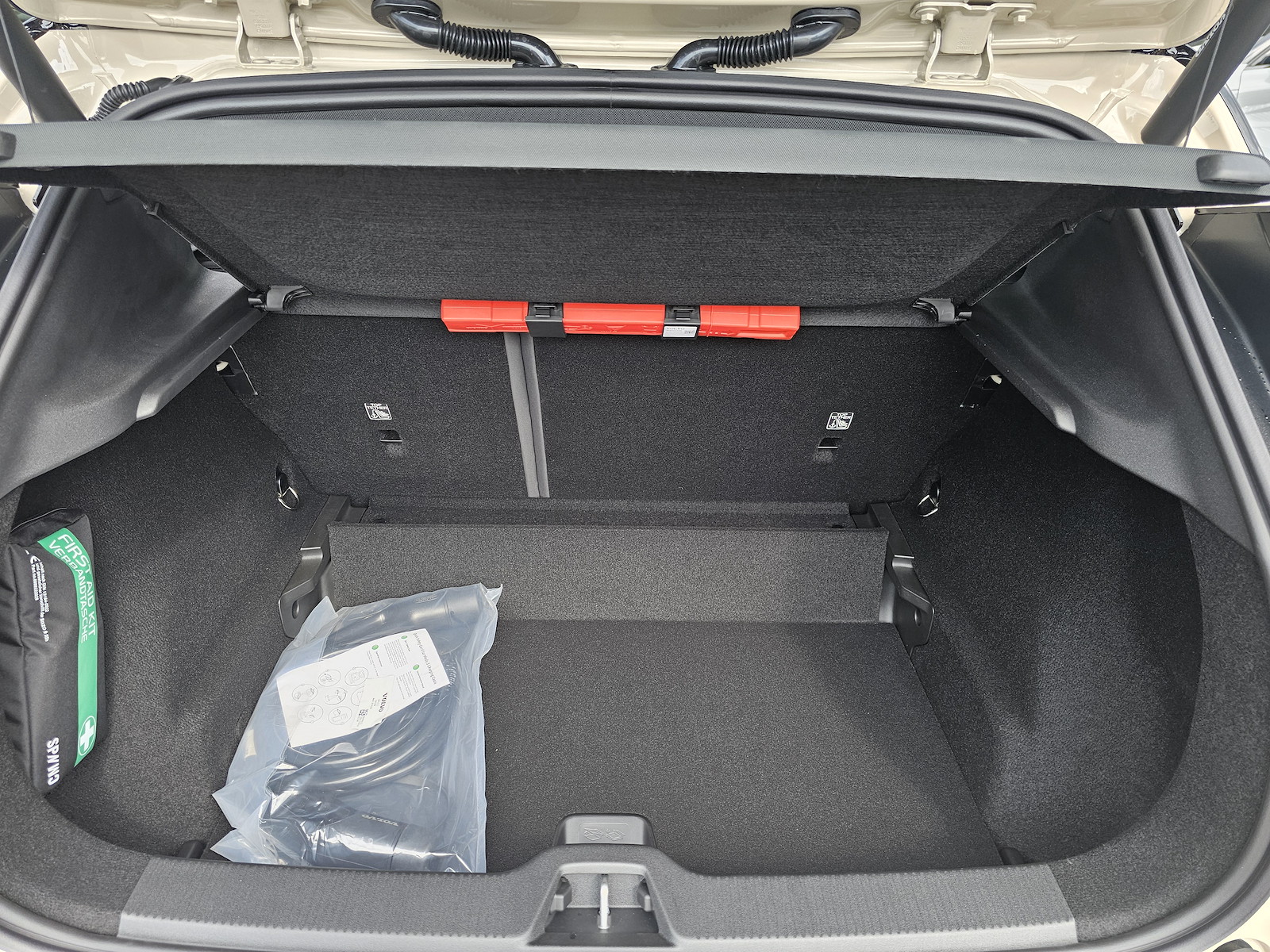 VOLVO EX 30 CC E60 Twin Performance AWD-image-14
