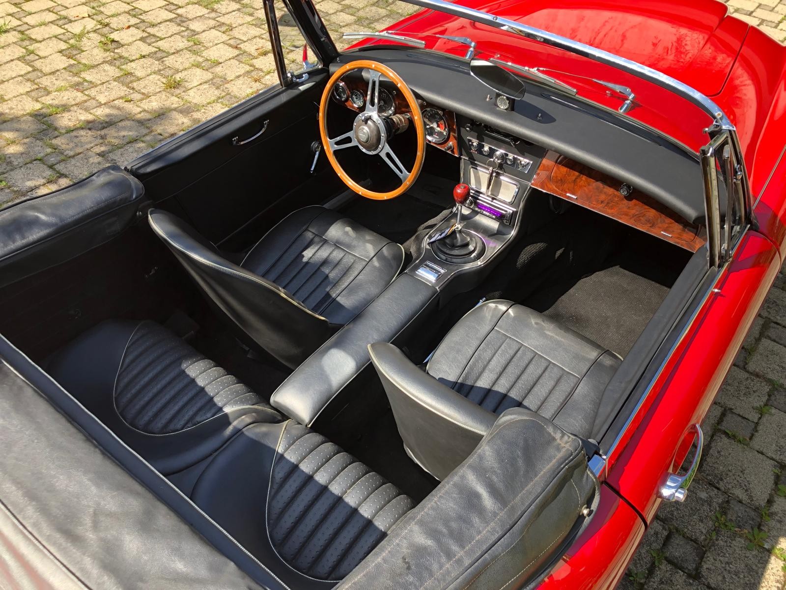 AUSTIN-HEALEY 3000 MKIII BJ8-image-4