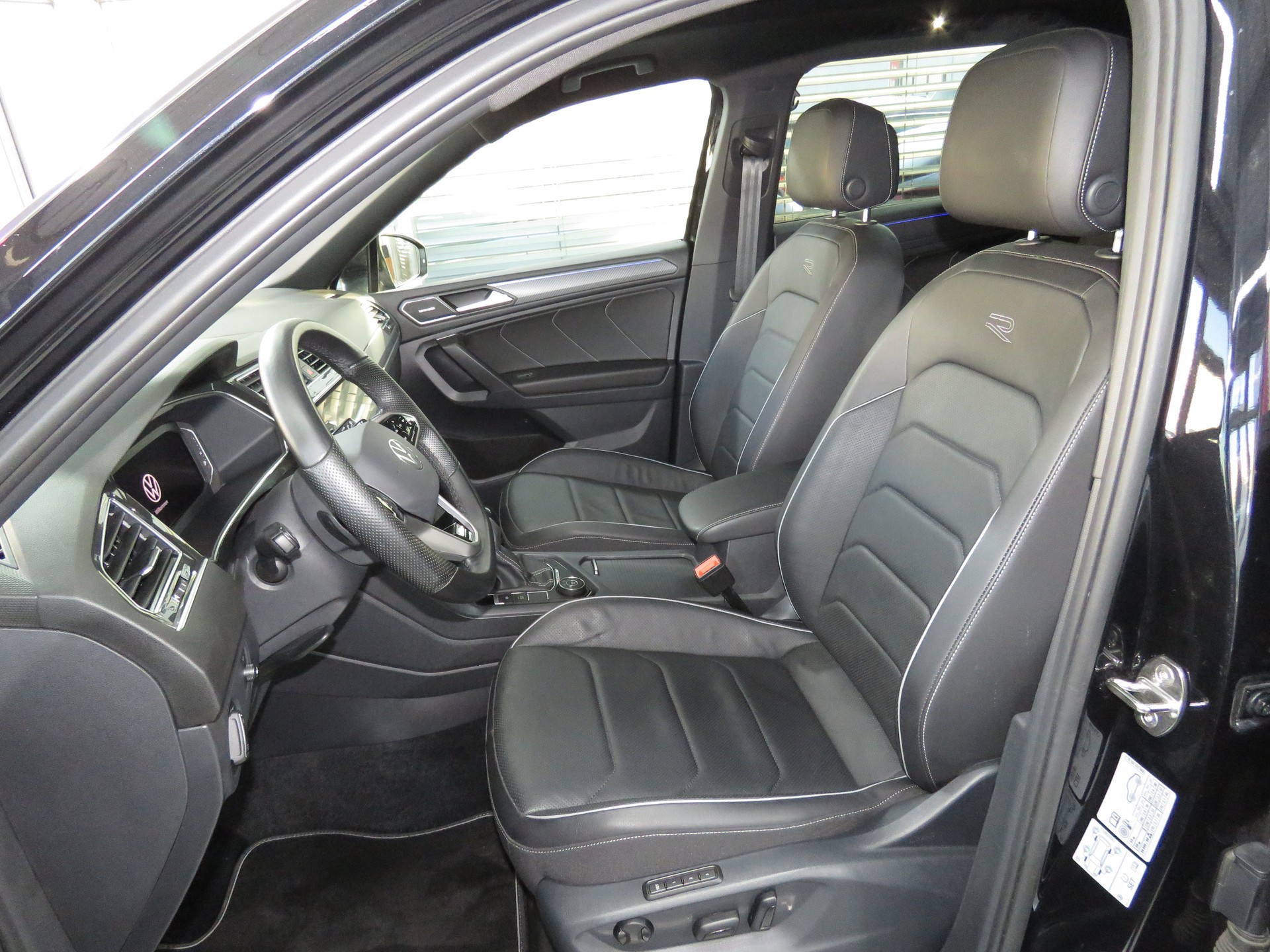 VW Tiguan Allspace 2.0 TSI R-Line 4-Motion 7-Plätzer DSG (AHK 2.5 t, Automat)-image-7