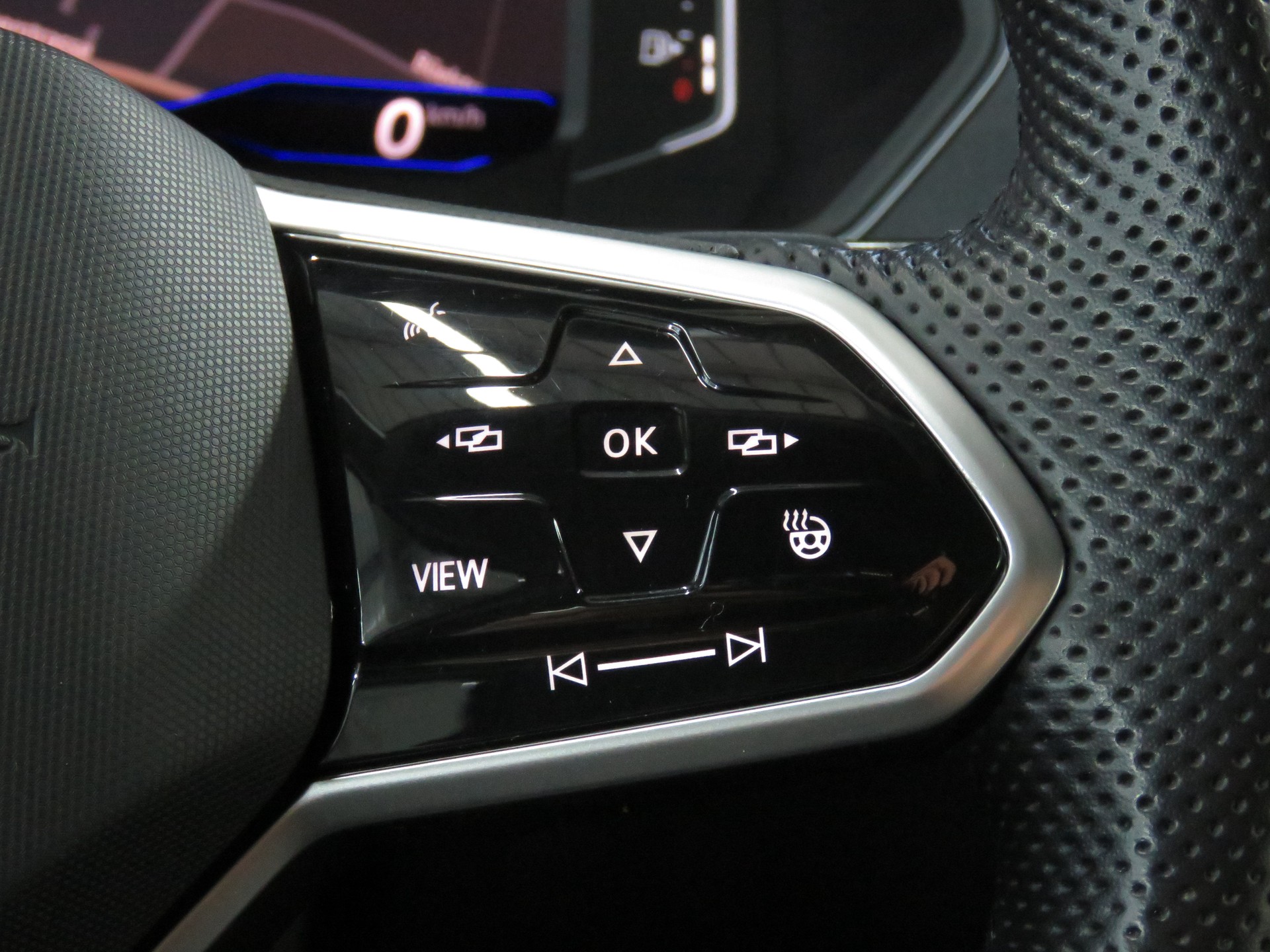 VW Tiguan Allspace 2.0 TSI R-Line 4-Motion 7-Plätzer DSG (AHK 2.5 t, Automat)-image-22