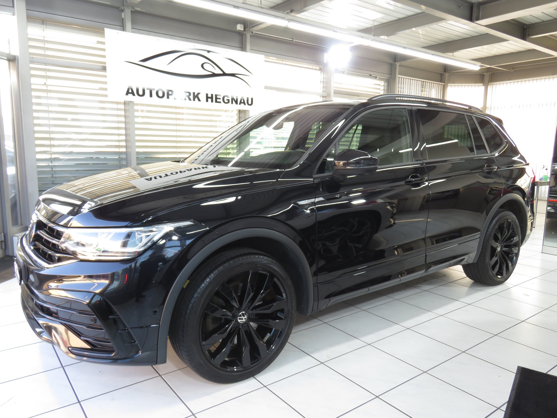 VW Tiguan Allspace 2.0 TSI R-Line 4-Motion 7-Plätzer DSG (AHK 2.5 t, Automat)
