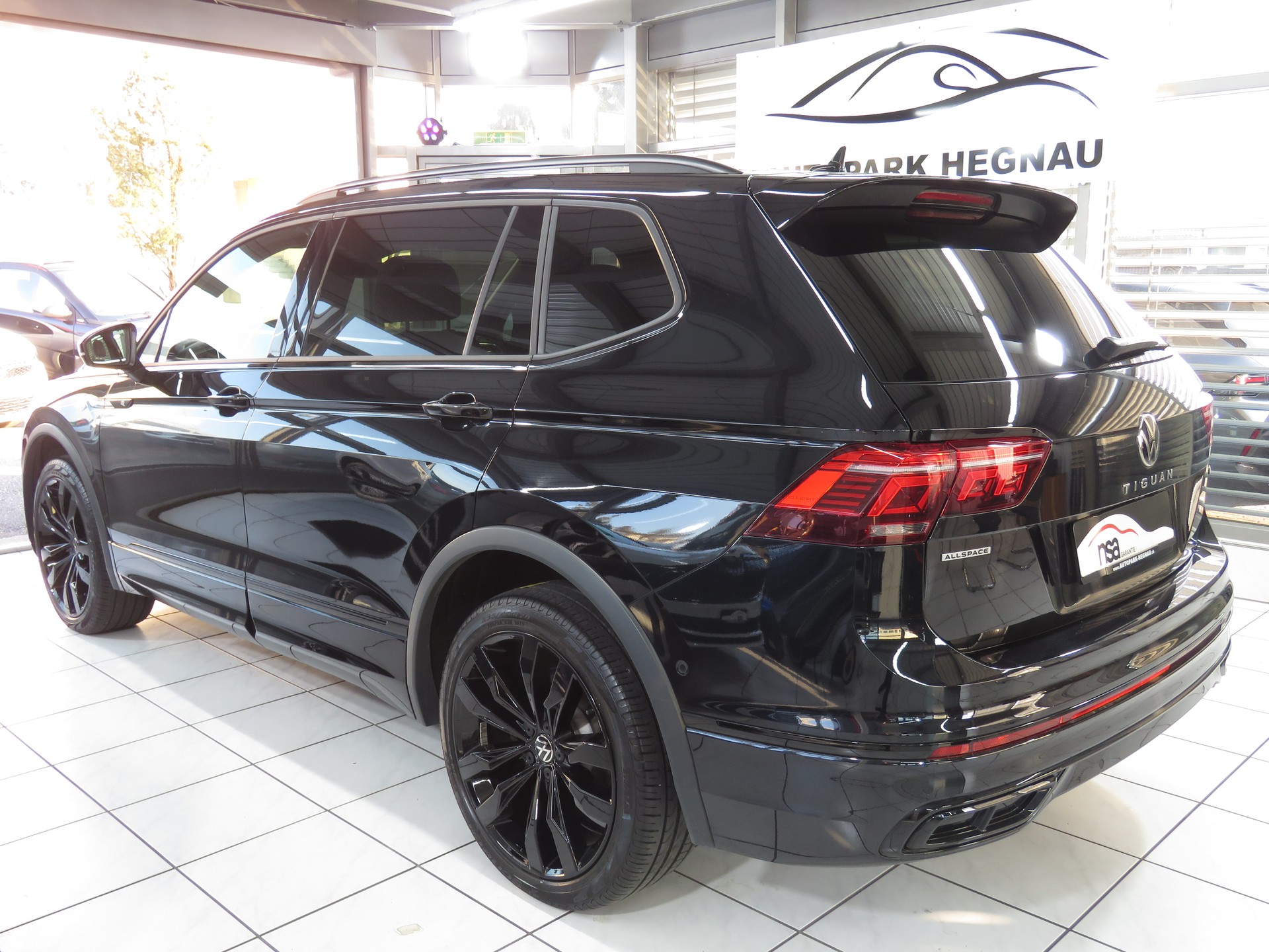 VW Tiguan Allspace 2.0 TSI R-Line 4-Motion 7-Plätzer DSG (AHK 2.5 t, Automat)-image-5