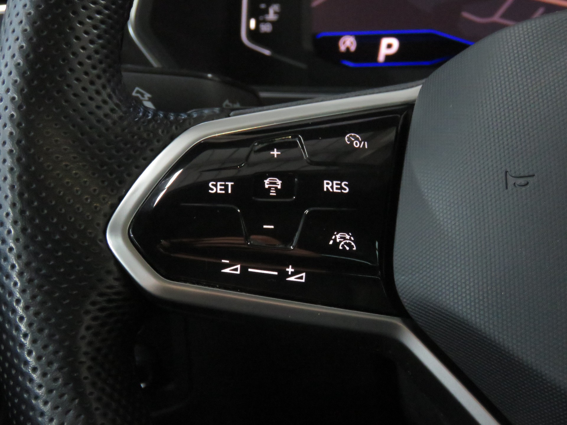 VW Tiguan Allspace 2.0 TSI R-Line 4-Motion 7-Plätzer DSG (AHK 2.5 t, Automat)-image-21