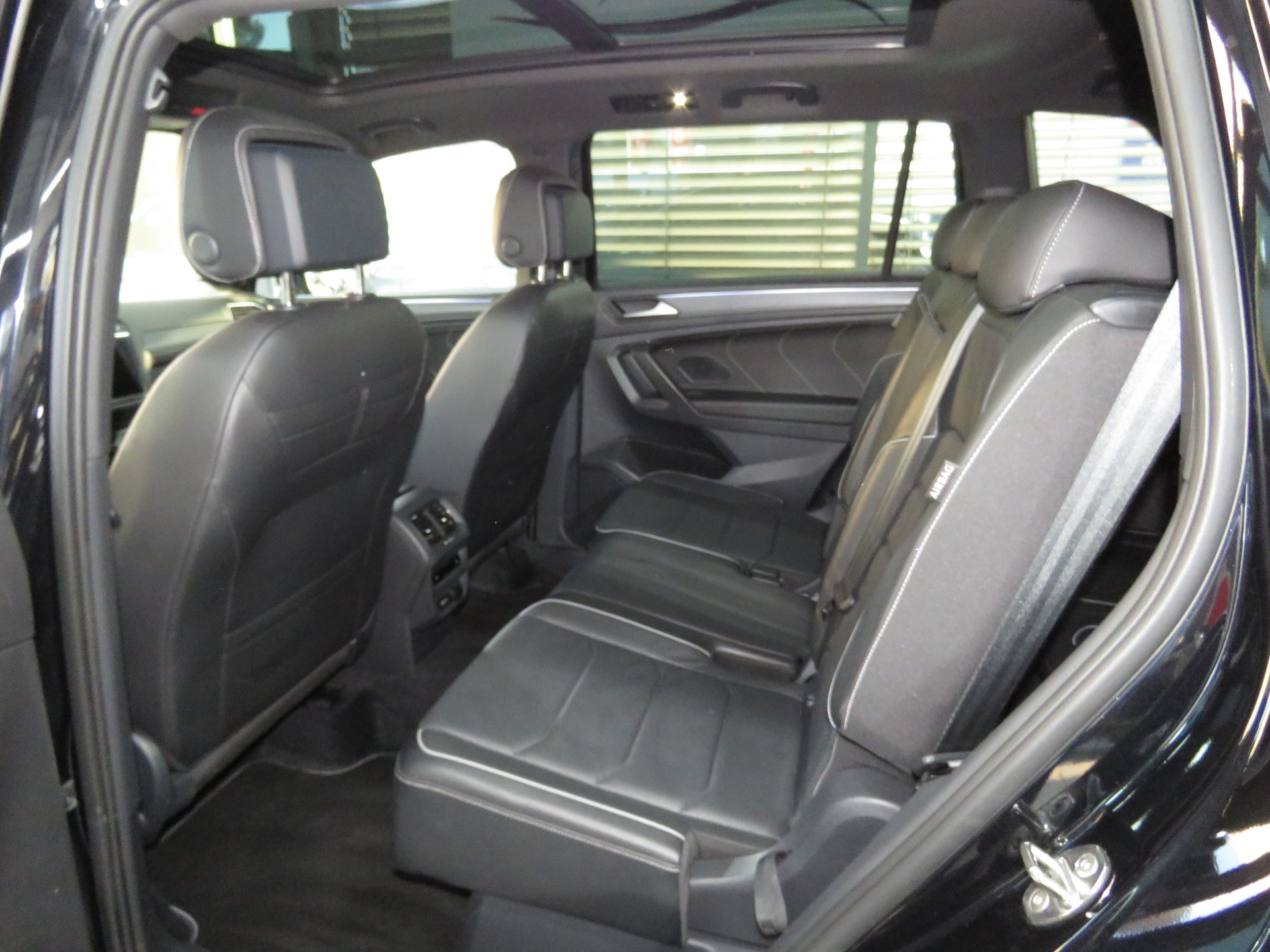 VW Tiguan Allspace 2.0 TSI R-Line 4-Motion 7-Plätzer DSG (AHK 2.5 t, Automat)-image-8