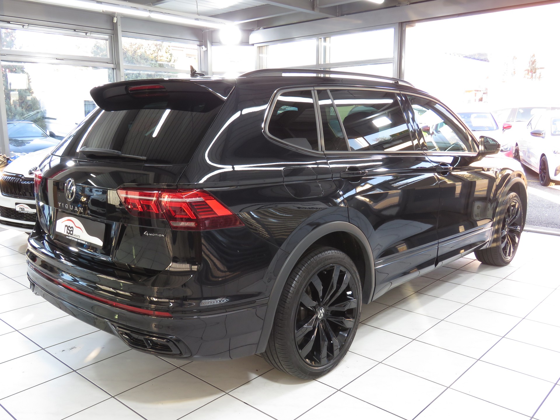 VW Tiguan Allspace 2.0 TSI R-Line 4-Motion 7-Plätzer DSG (AHK 2.5 t, Automat)-image-3