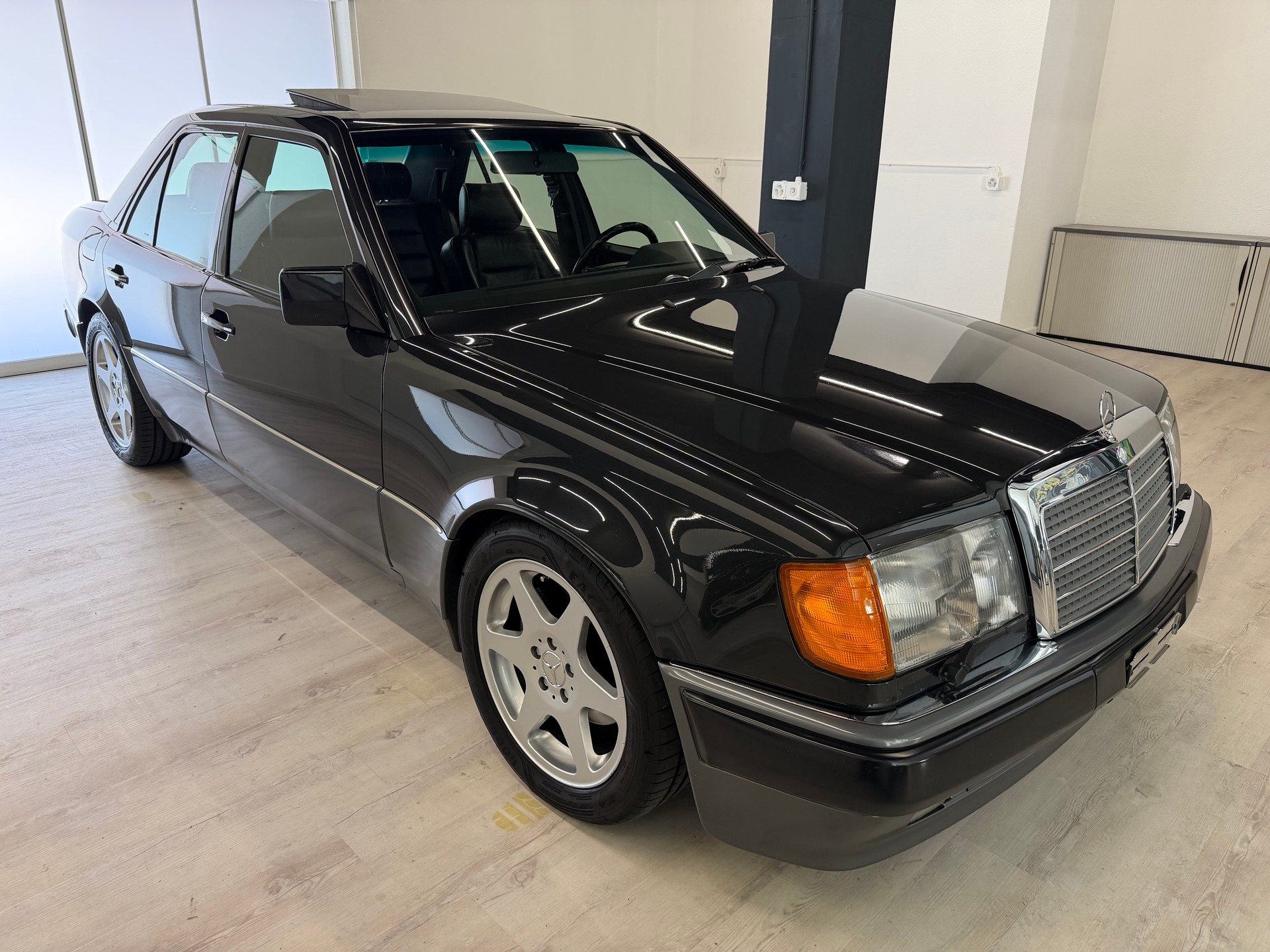 MERCEDES-BENZ 500 E Automatic-image-4