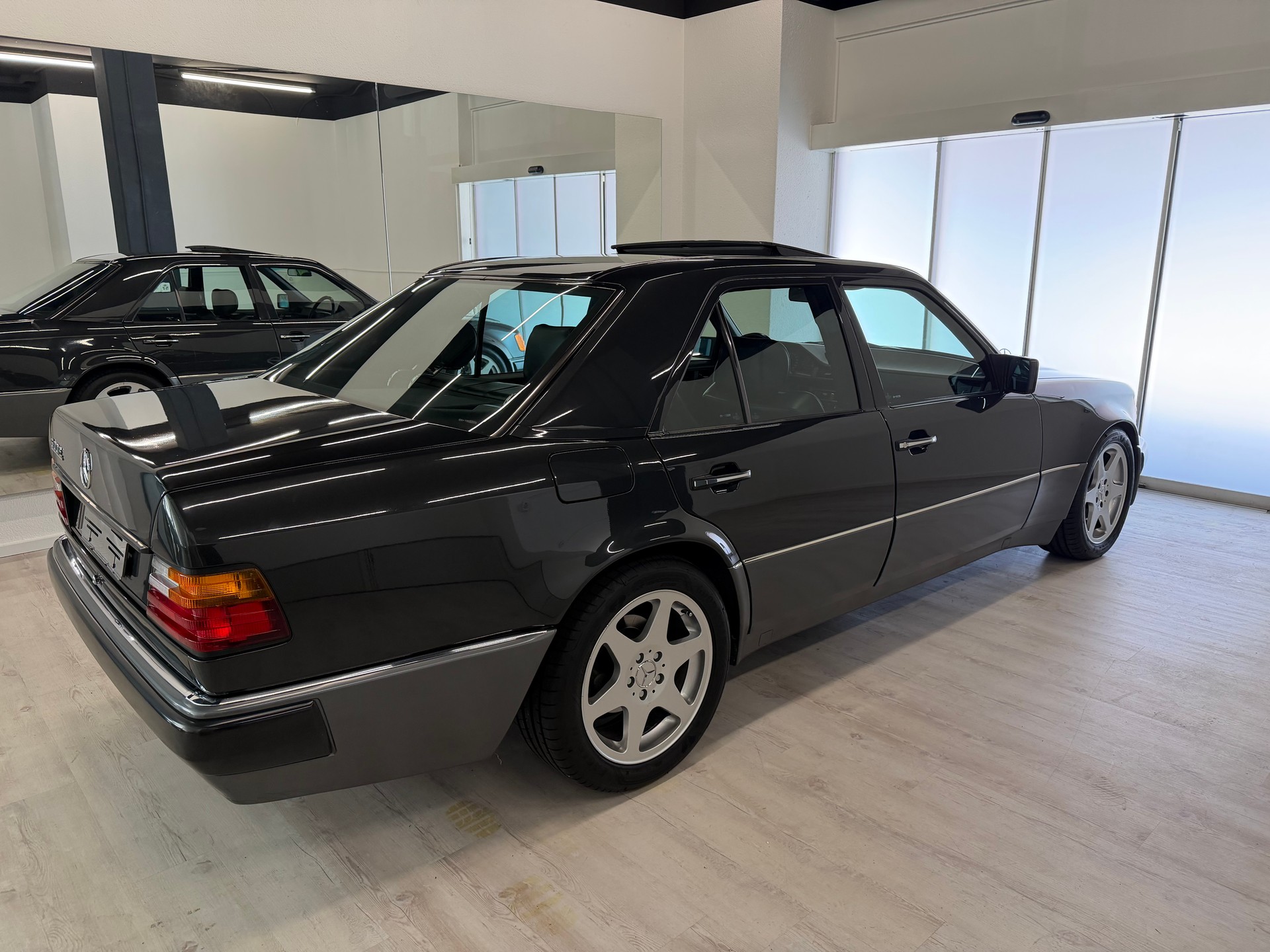 MERCEDES-BENZ 500 E Automatic-image-9