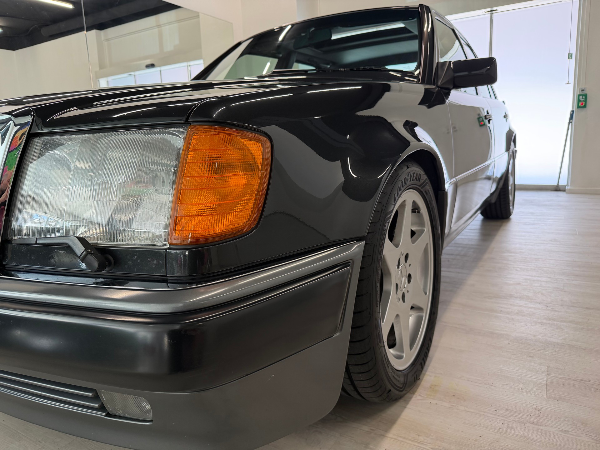 MERCEDES-BENZ 500 E Automatic-image-18