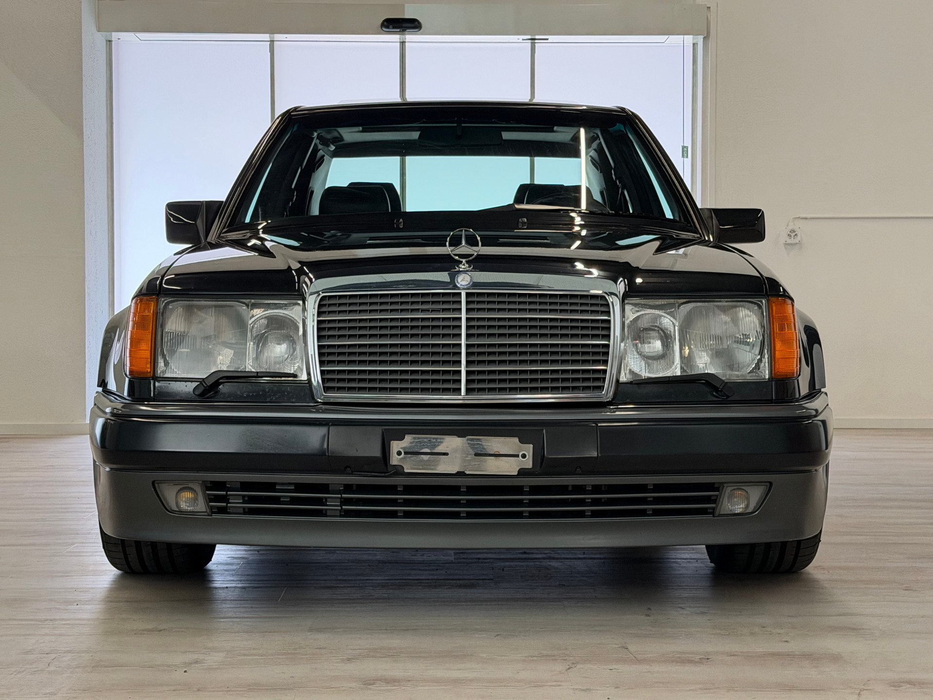 MERCEDES-BENZ 500 E Automatic-showroom-element-2