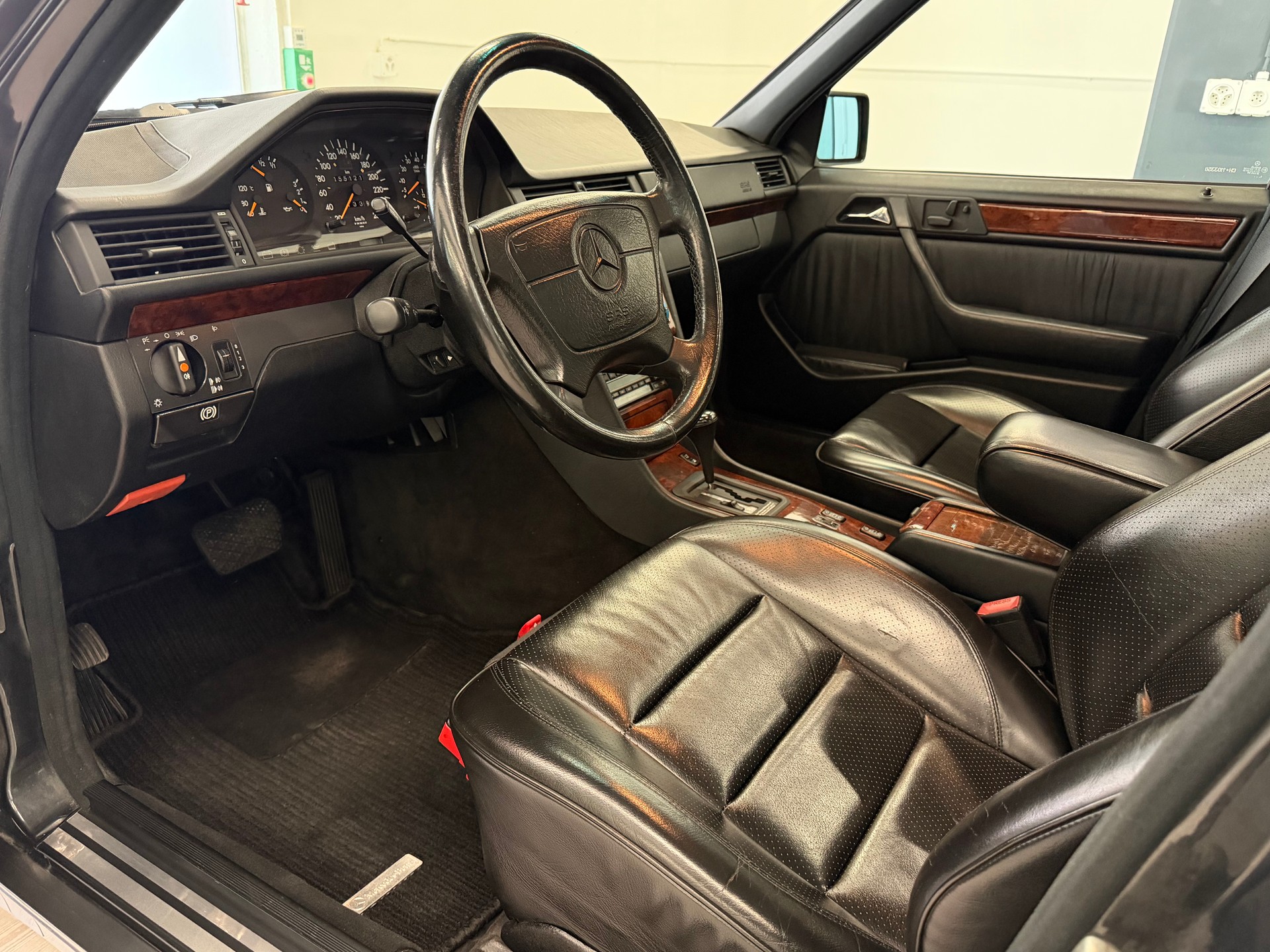 MERCEDES-BENZ 500 E Automatic-image-19