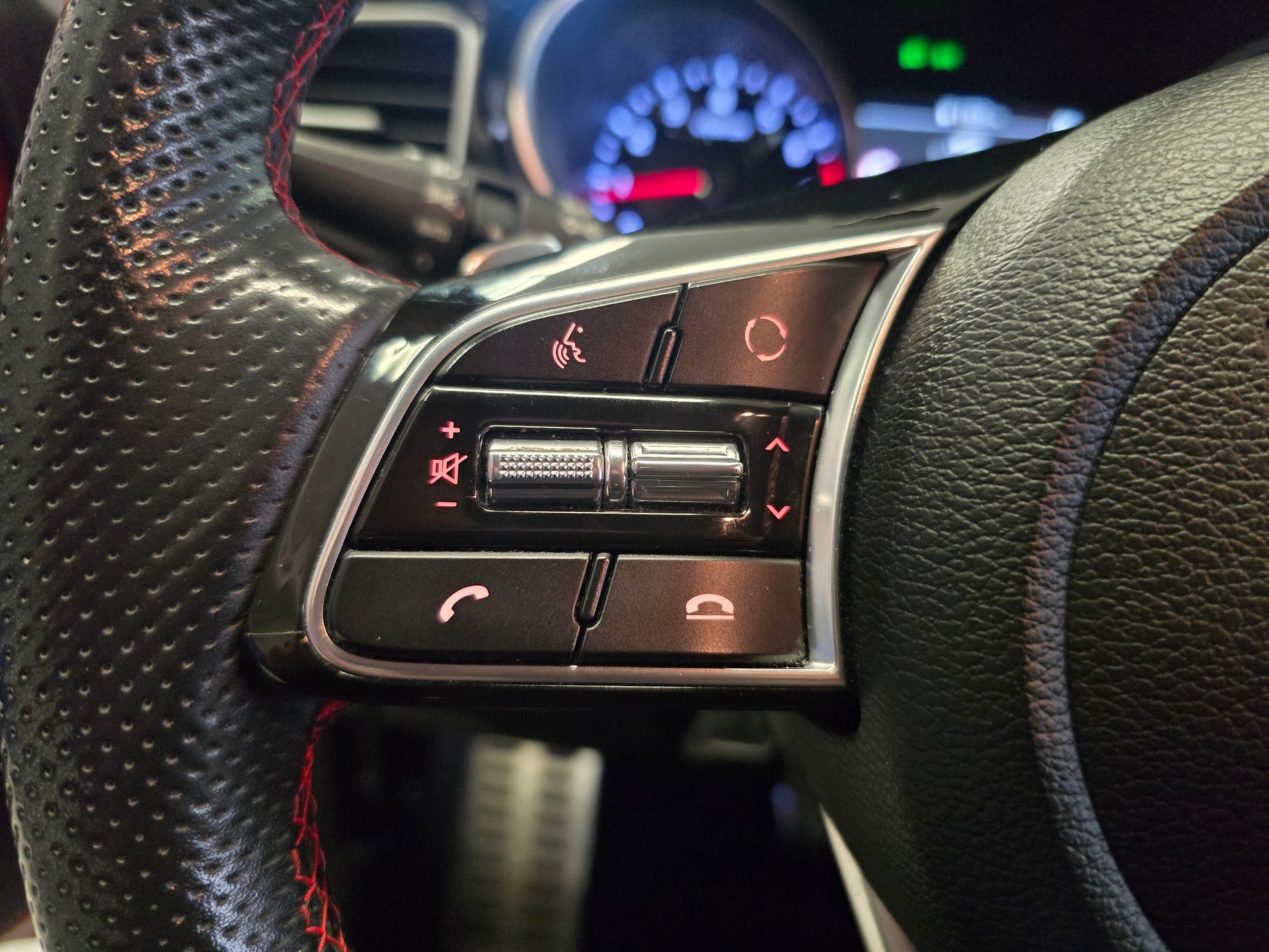 KIA ProCeed 1.6 T-GDi GT DCT-image-13