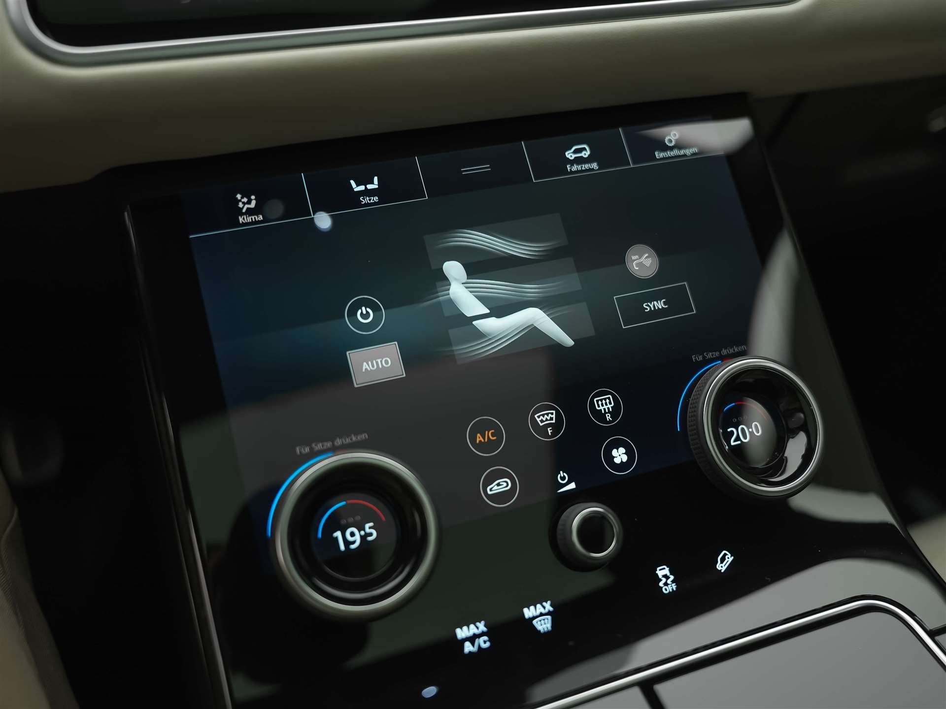 LAND ROVER Range Rover Velar D 300 R-Dynamic HSE *CH-Auto*Massage*Panorama*Head-Up*Sitzlüftung*-image-35