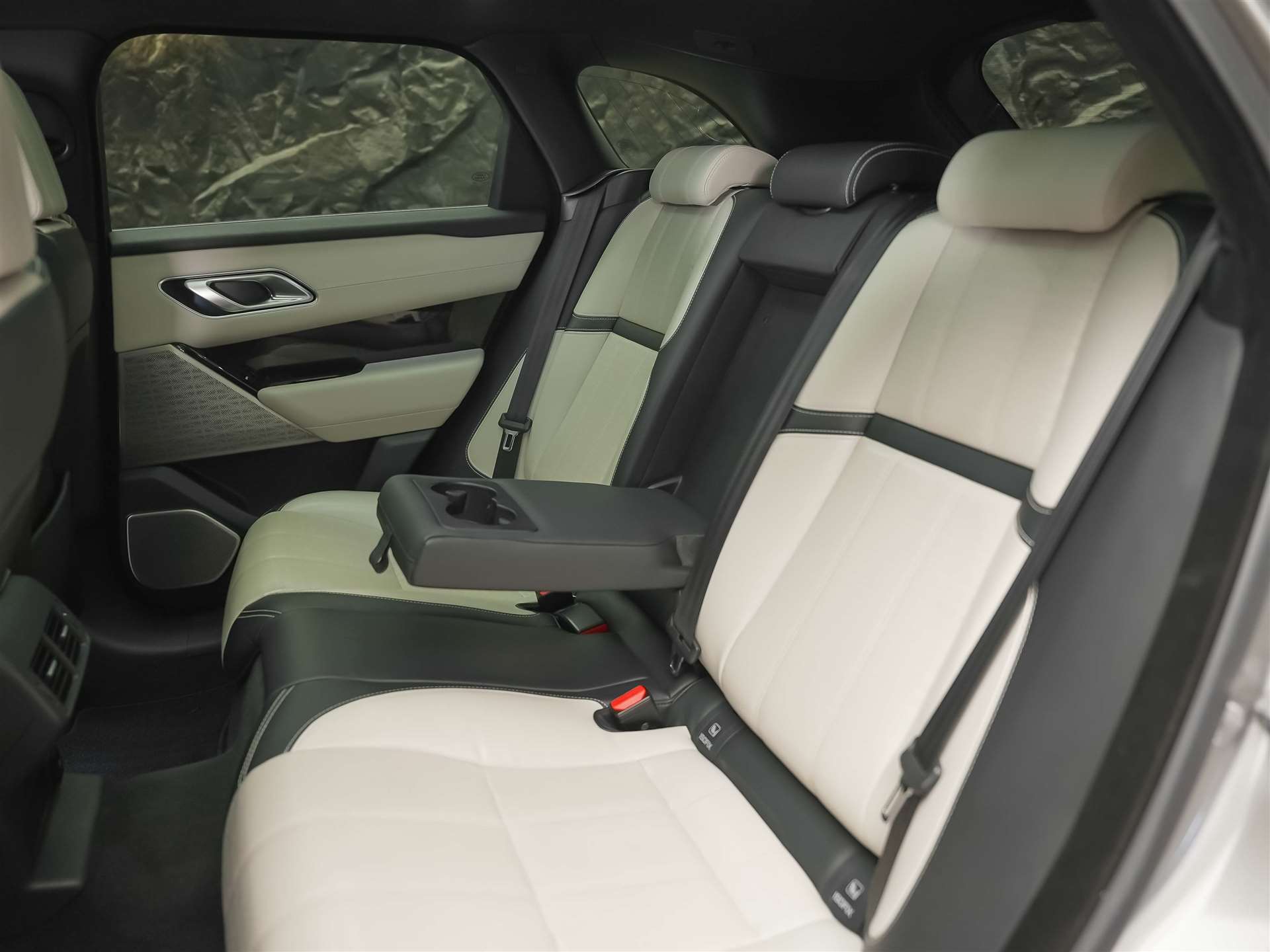 LAND ROVER Range Rover Velar D 300 R-Dynamic HSE *CH-Auto*Massage*Panorama*Head-Up*Sitzlüftung*-image-14