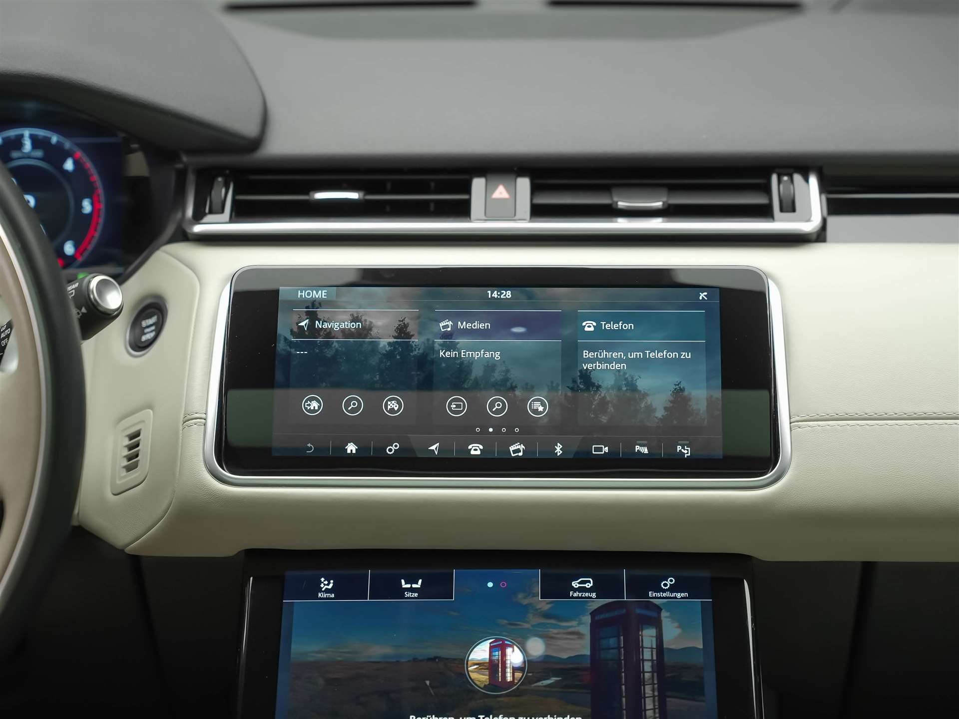 LAND ROVER Range Rover Velar D 300 R-Dynamic HSE *CH-Auto*Massage*Panorama*Head-Up*Sitzlüftung*-image-28