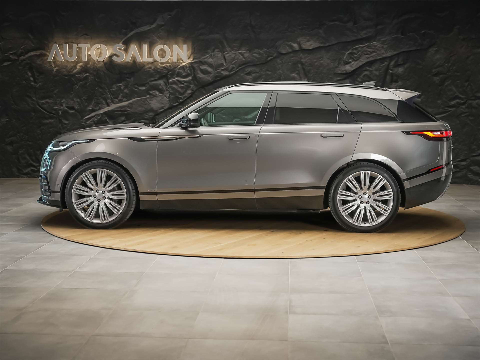 LAND ROVER Range Rover Velar D 300 R-Dynamic HSE *CH-Auto*Massage*Panorama*Head-Up*Sitzlüftung*-image-1