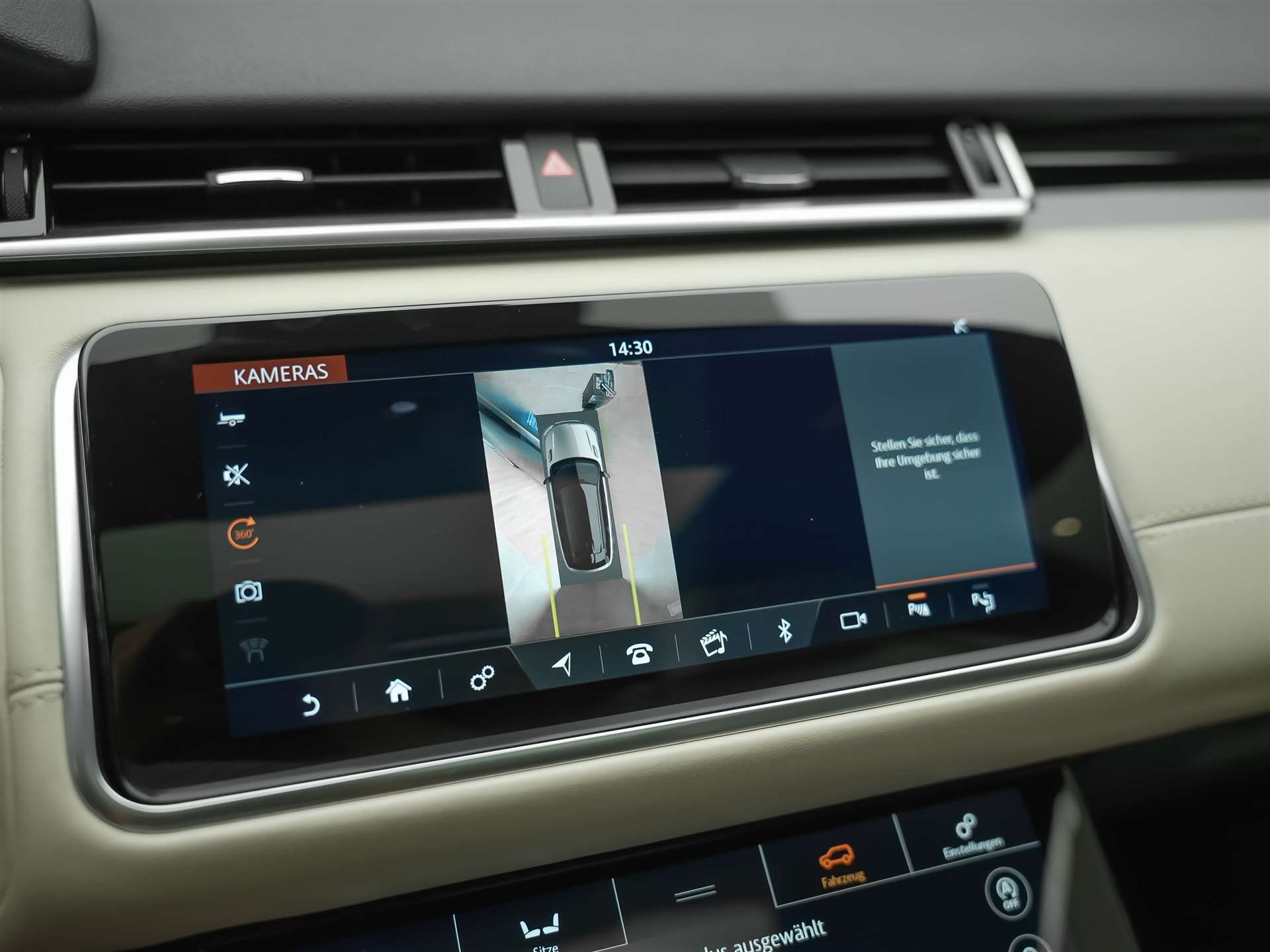 LAND ROVER Range Rover Velar D 300 R-Dynamic HSE *CH-Auto*Massage*Panorama*Head-Up*Sitzlüftung*-image-40
