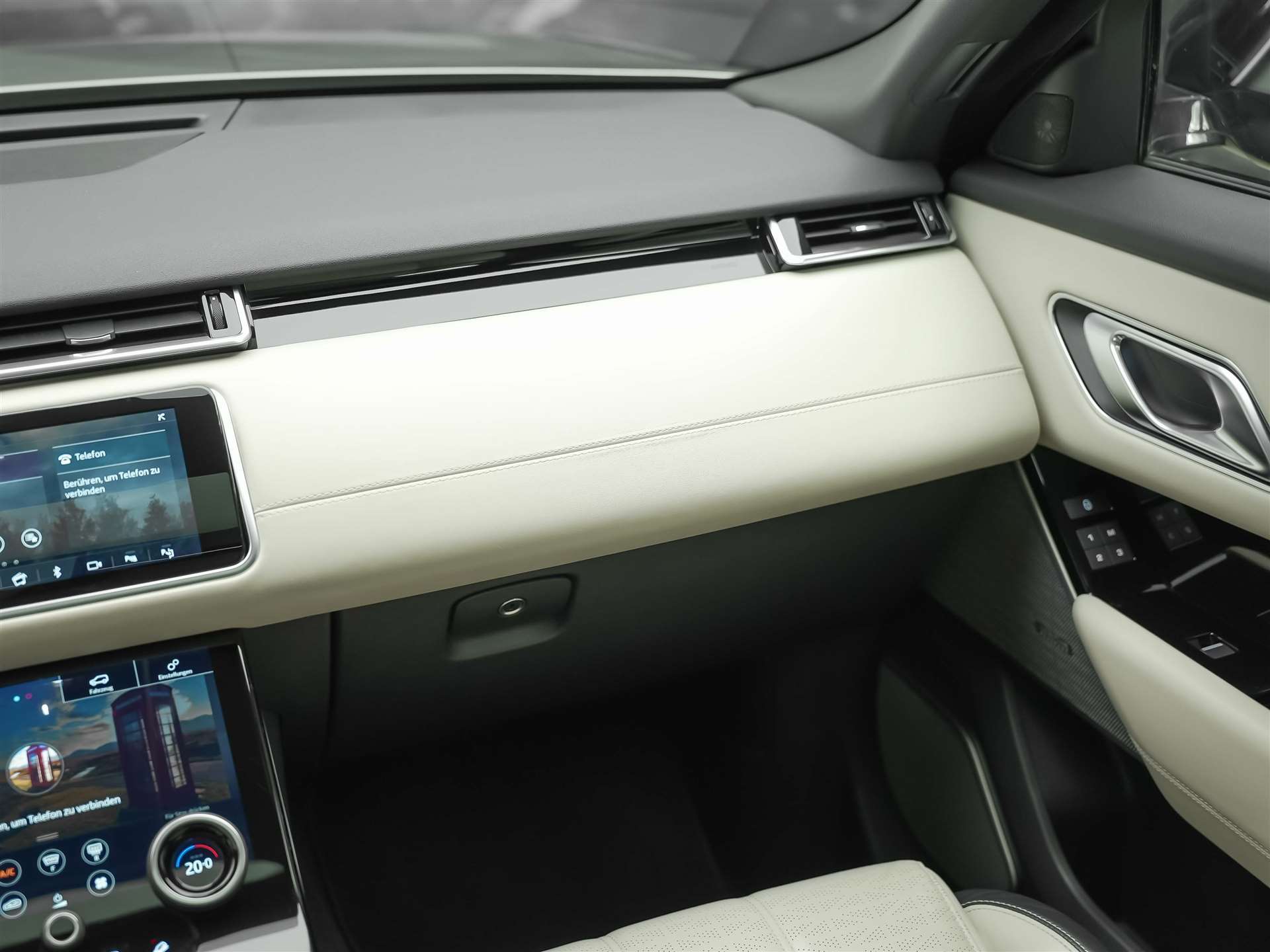 LAND ROVER Range Rover Velar D 300 R-Dynamic HSE *CH-Auto*Massage*Panorama*Head-Up*Sitzlüftung*-image-29